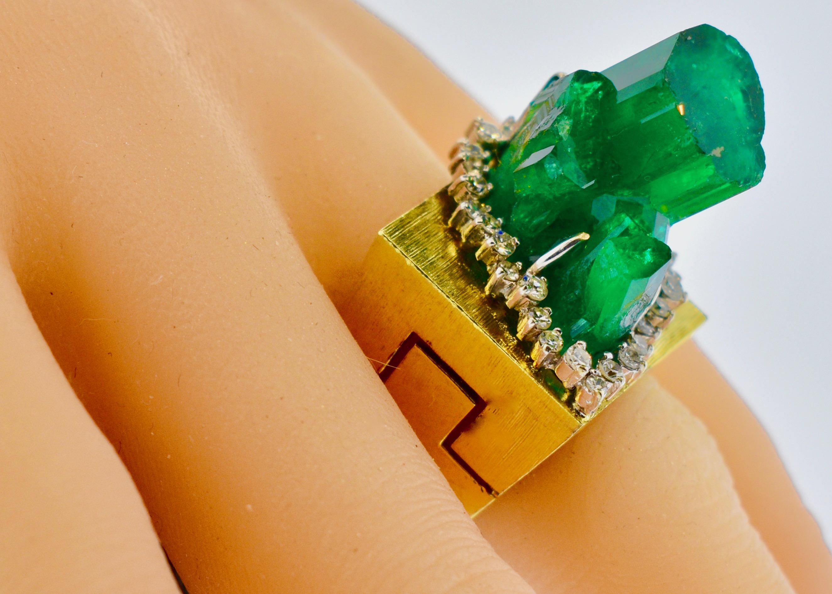 Gold, Emerald and Diamond Modernistic Ring, circa 1970 3