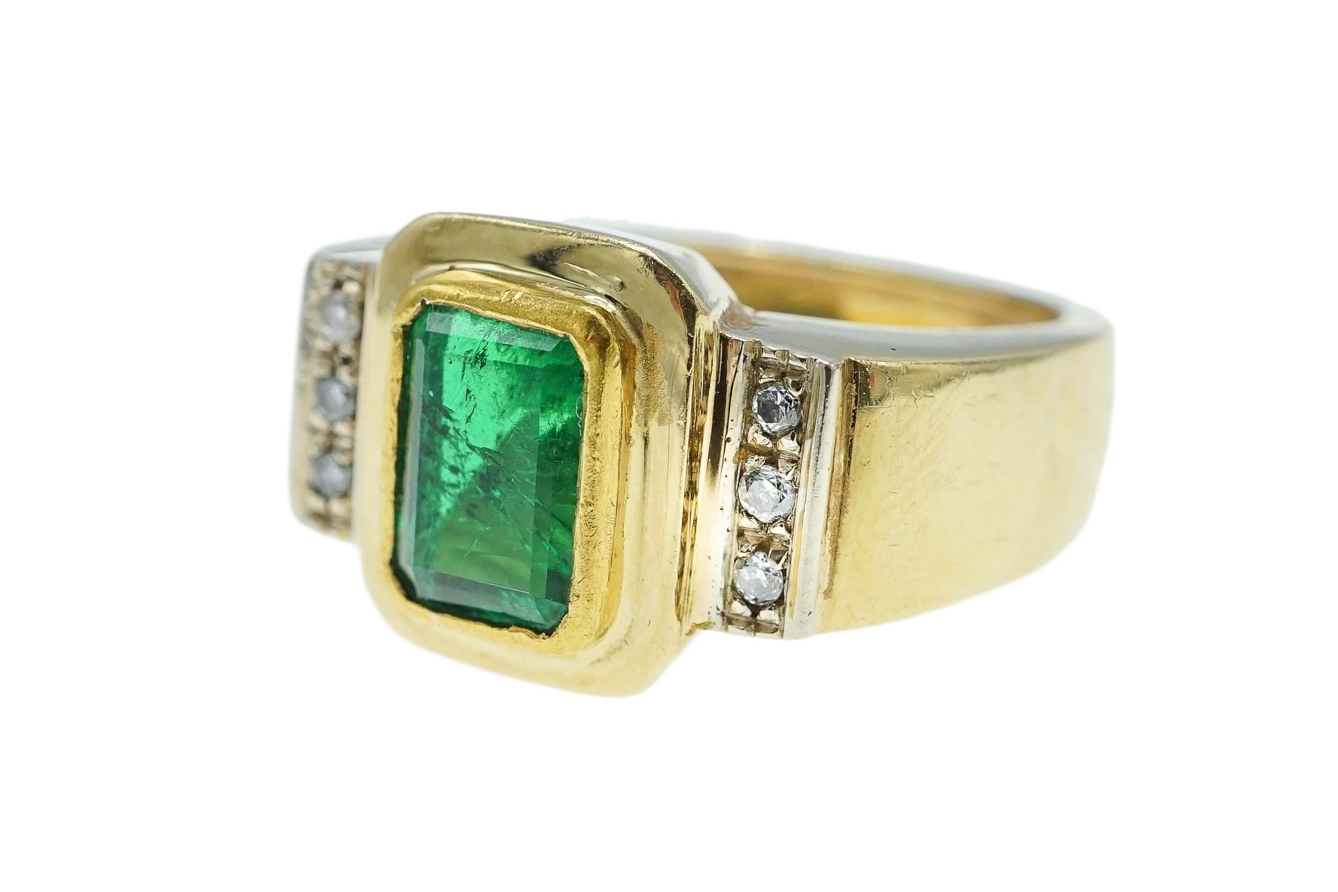 18 kt., One emerald-cut emerald ap. 1.40 ct., 6 round diamonds ap. .10 ct., ap. 6.2 dwts. Size 7
Emerald: medium-deep green color saturation, well-cut. 
Diamonds: VS-SI/J-K-L 

SKU#R-02833