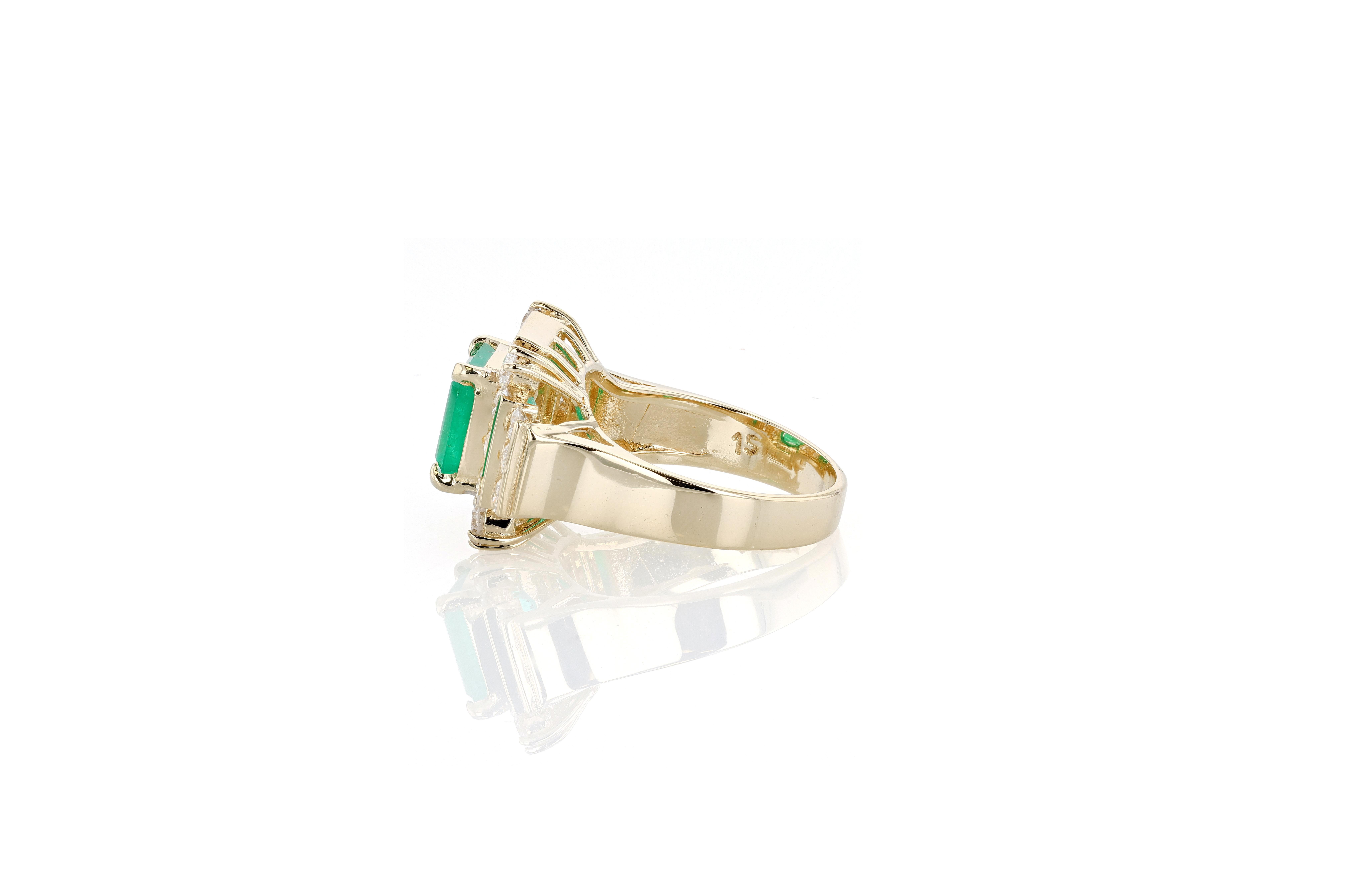 Gold-, Smaragd- und Diamantring (Zeitgenössisch) im Angebot