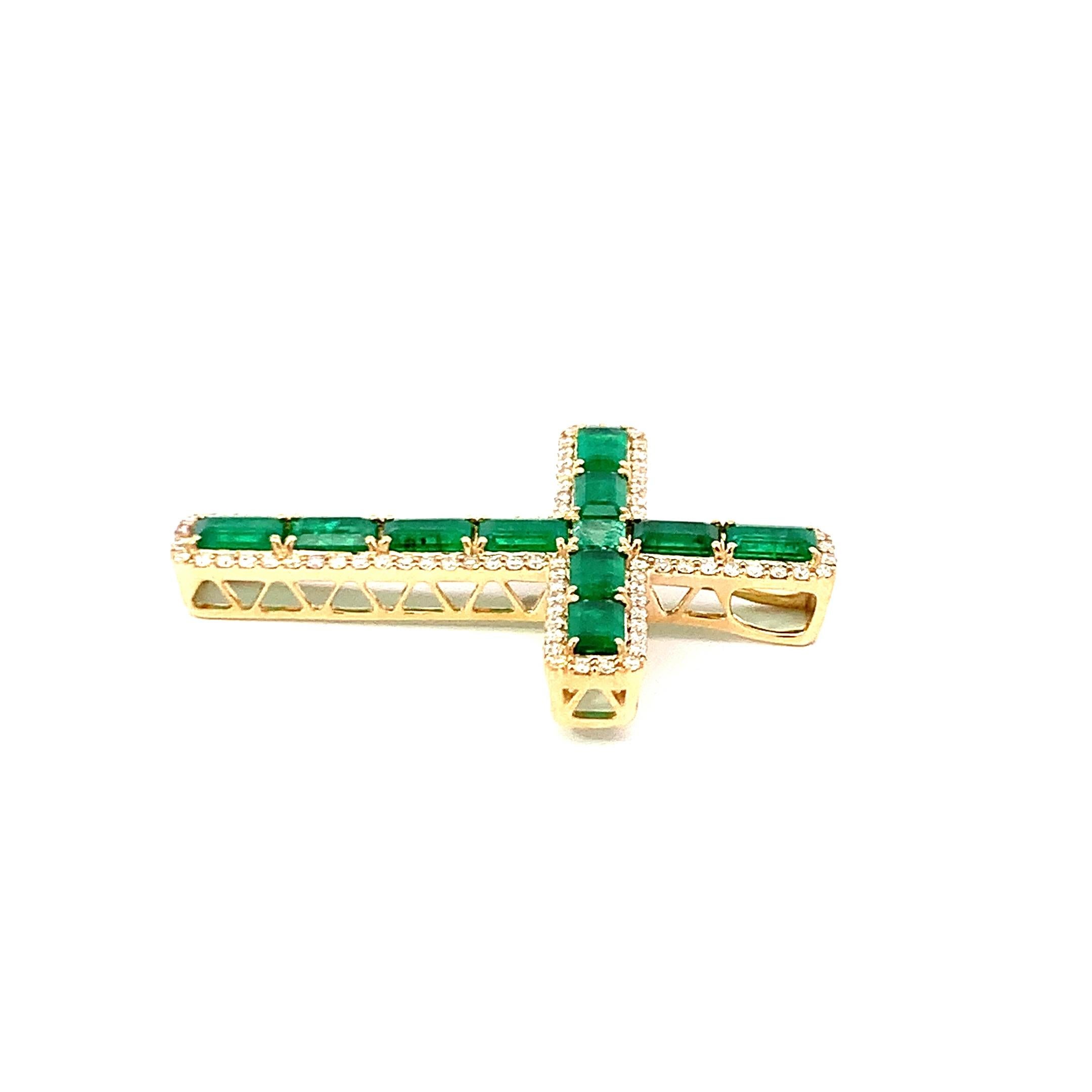 Gold Emerald and Diamonds Cross For Sale 5
