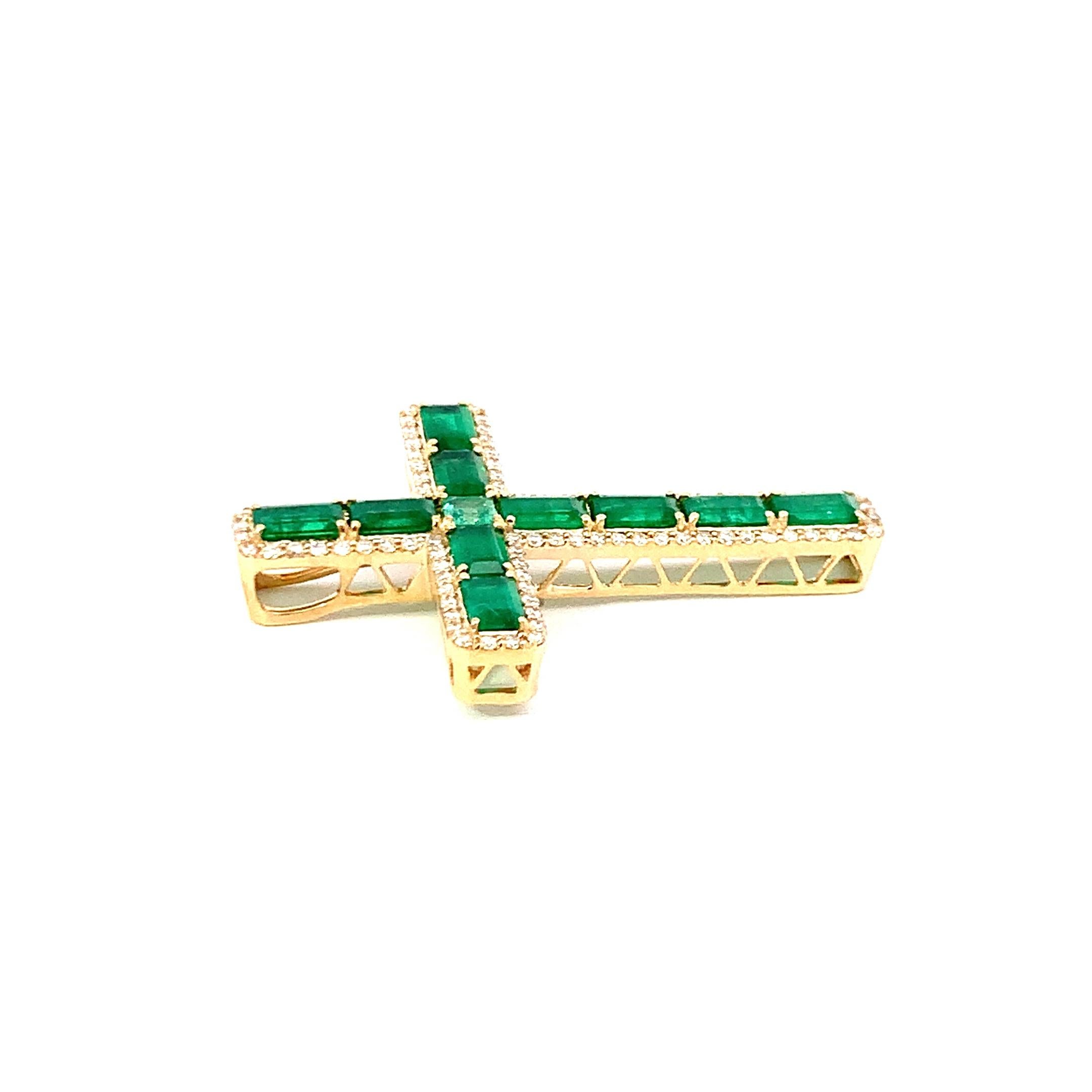 Gold Emerald and Diamonds Cross For Sale 7