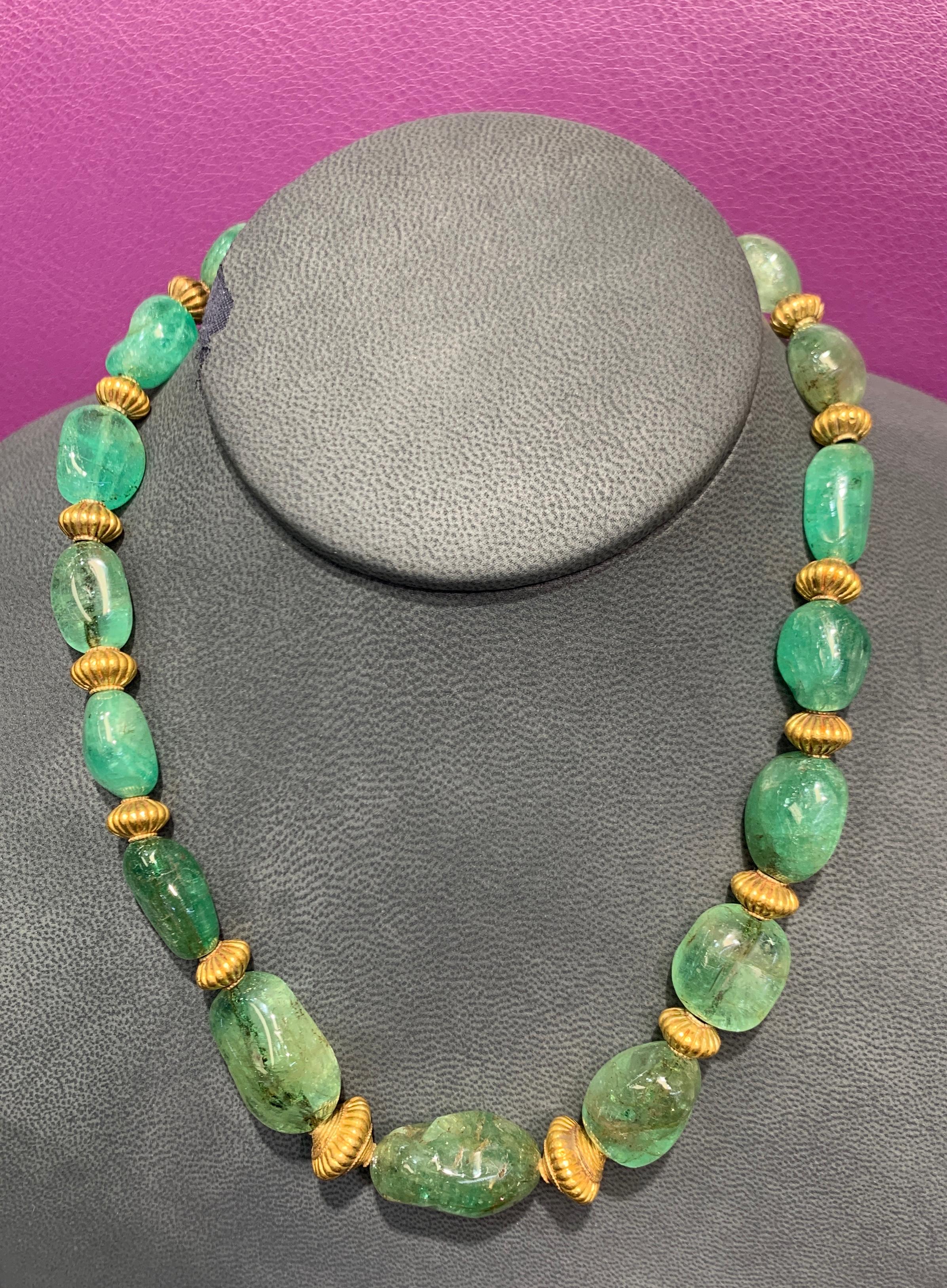 Gold Smaragd Perle indische Halskette im Zustand „Hervorragend“ im Angebot in New York, NY