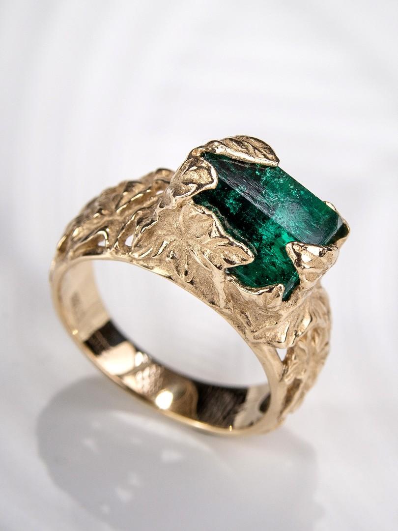 Emerald Ring Gold Crystal Green 6.15 Carats Certified Engagement Ring For Sale 7