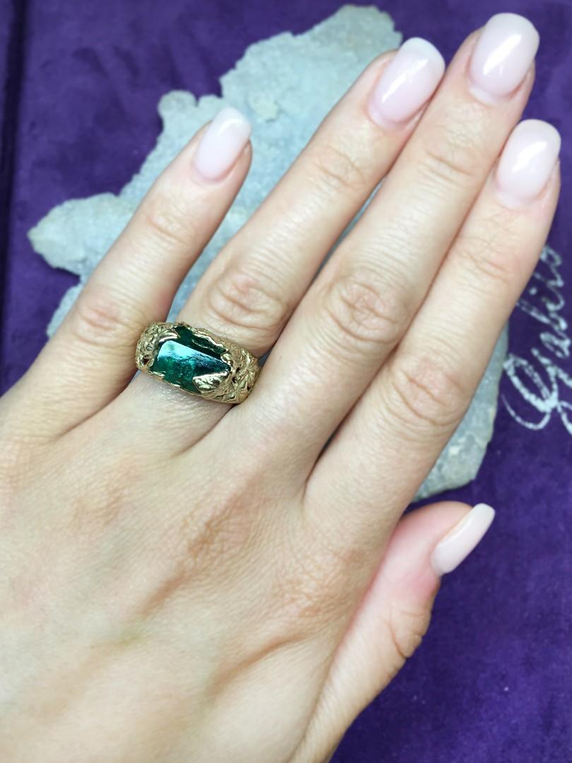 emerald green gold ring