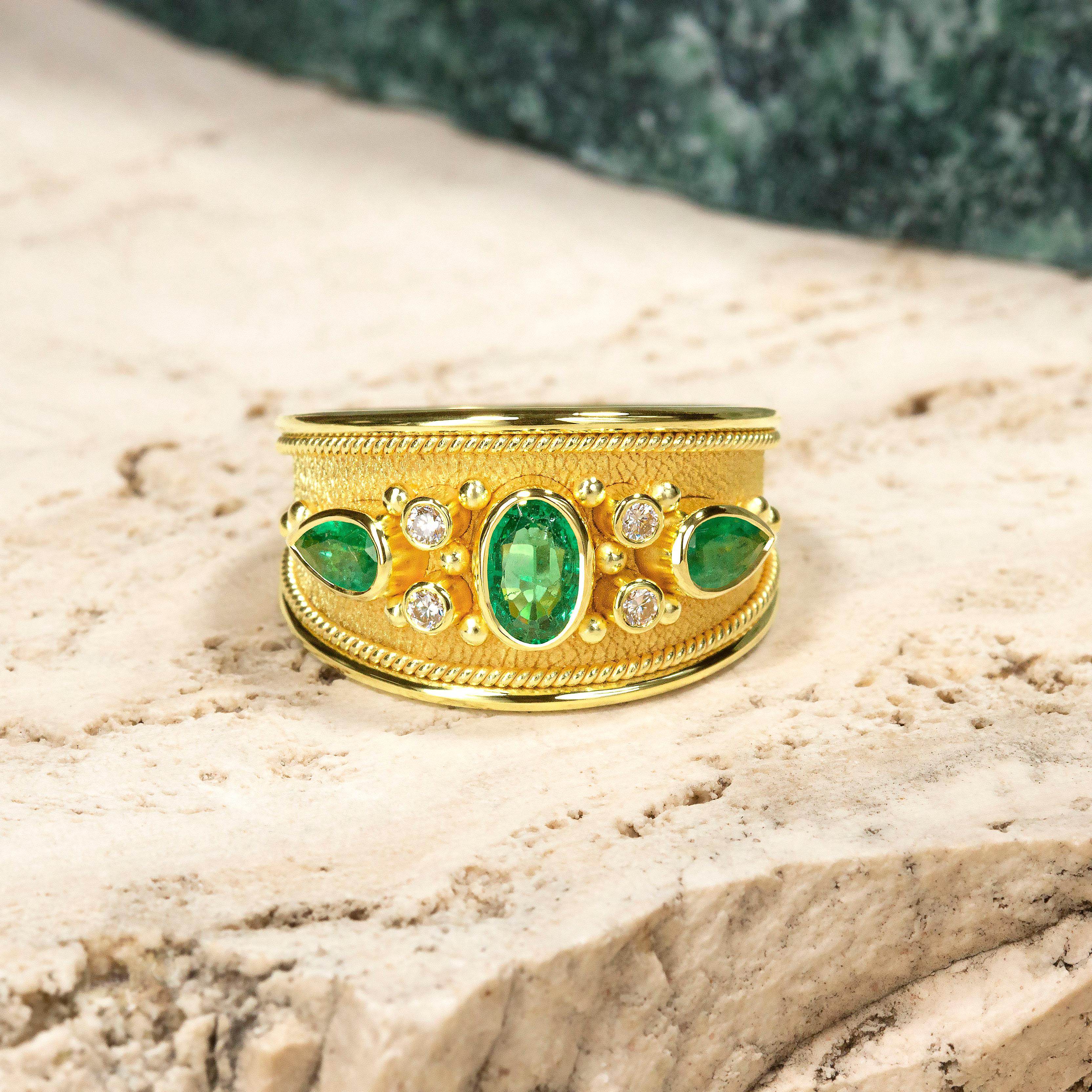 Gold Emerald Ring with Diamonds In New Condition For Sale In Athens, GR