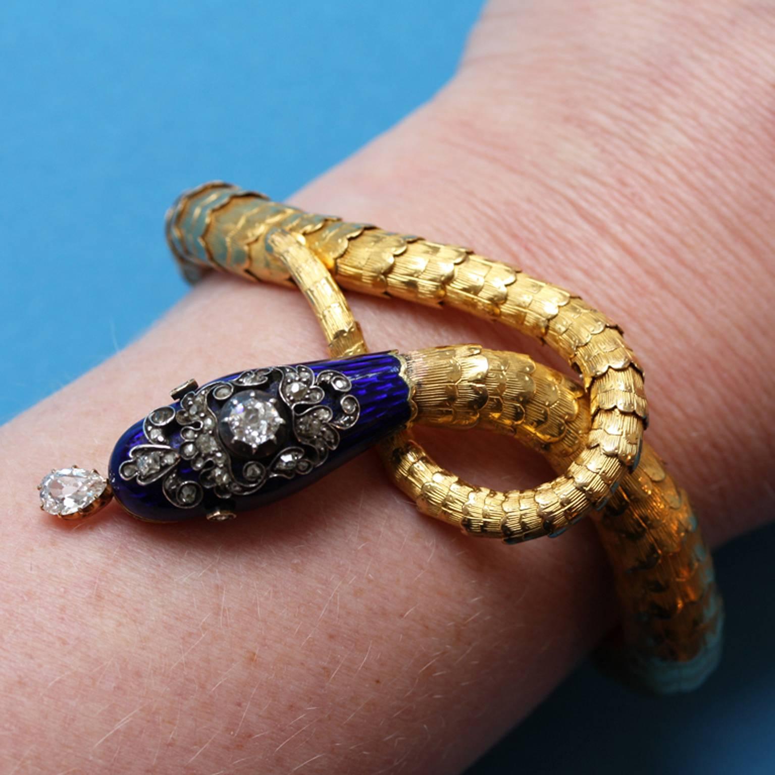 Gold Enamel and Diamond Snake Bracelet In Excellent Condition In Amsterdam, NL