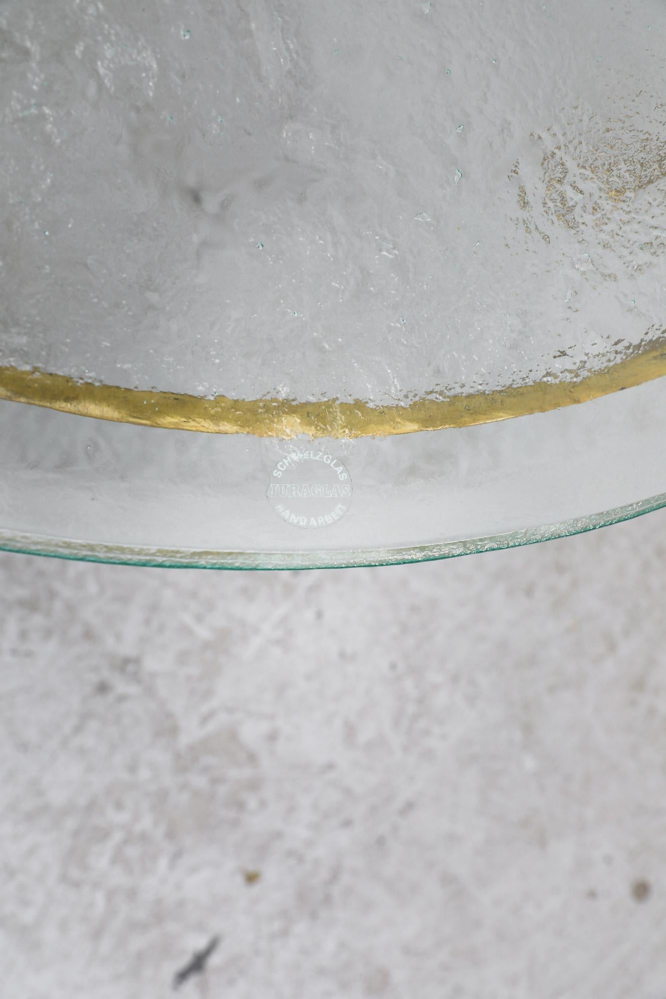 Table basse brutaliste Lothar Klute émaillée or avec plateau en verre moulé en vente 5