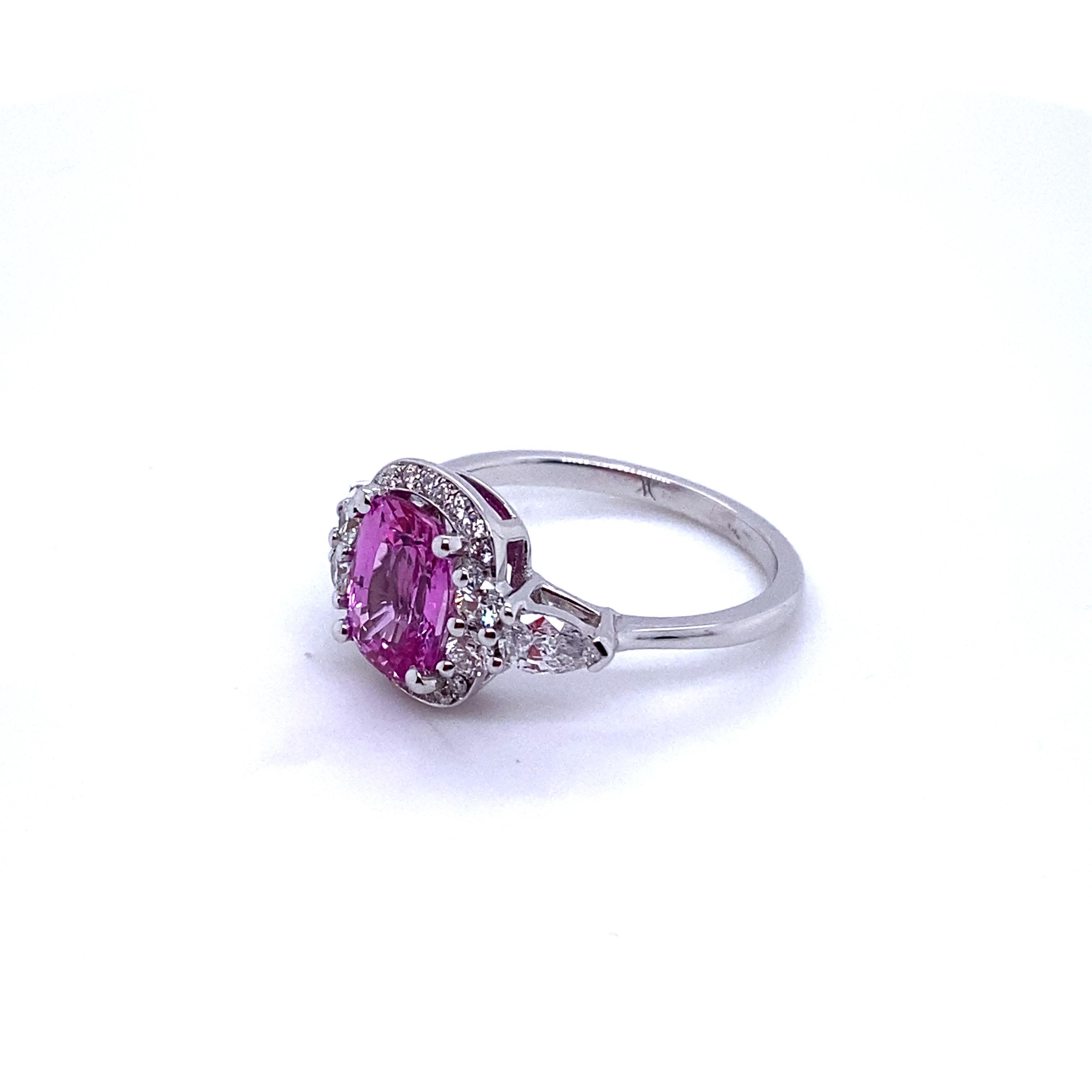 Gold Engagement Ring Surmounted by a Pink Sapphire Surrounded by Diamonds
This magnificent engagement ring can be accompanied by a diamond or all-gold wedding ring. It can also be the gift for the birth of a little girl. The spread of the sapphire