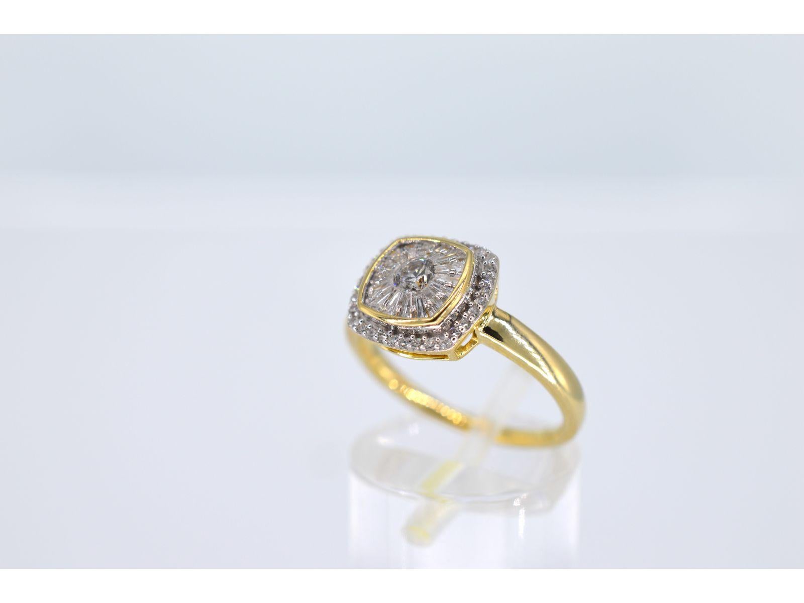 Contemporary Gold Entourage Ring with Brilliant and Baguette Cut Diamonds For Sale