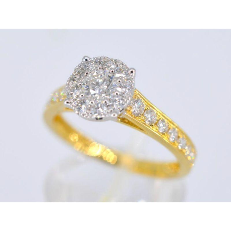 Brilliant Cut Gold entourage ring with brilliant cut diamonds of 1.00 carat For Sale