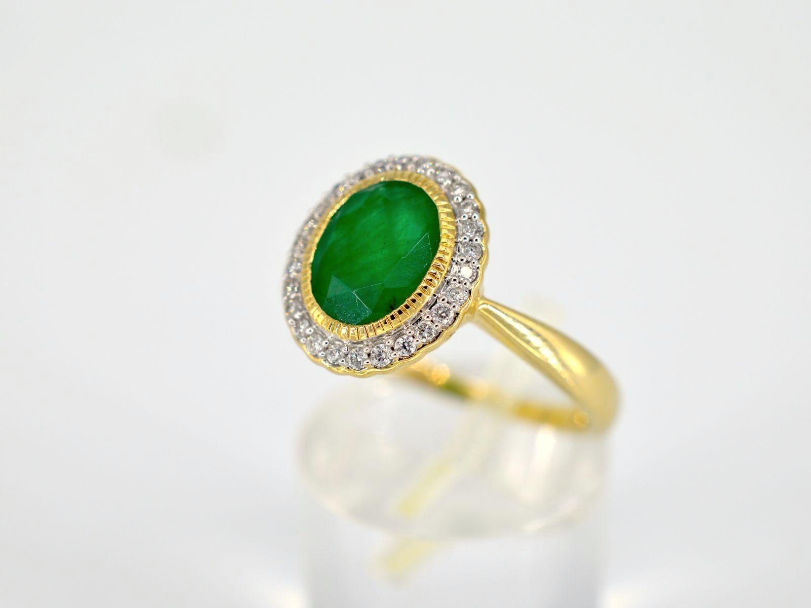 Contemporary Gold Entourage Ring with Diamonds and Emerald For Sale
