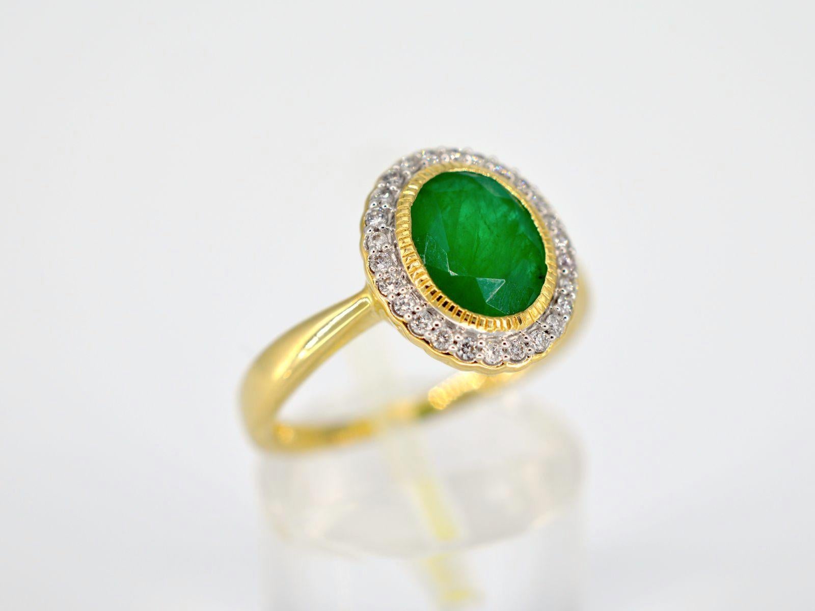 Contemporary Gold Entourage Ring with Diamonds and Emerald For Sale