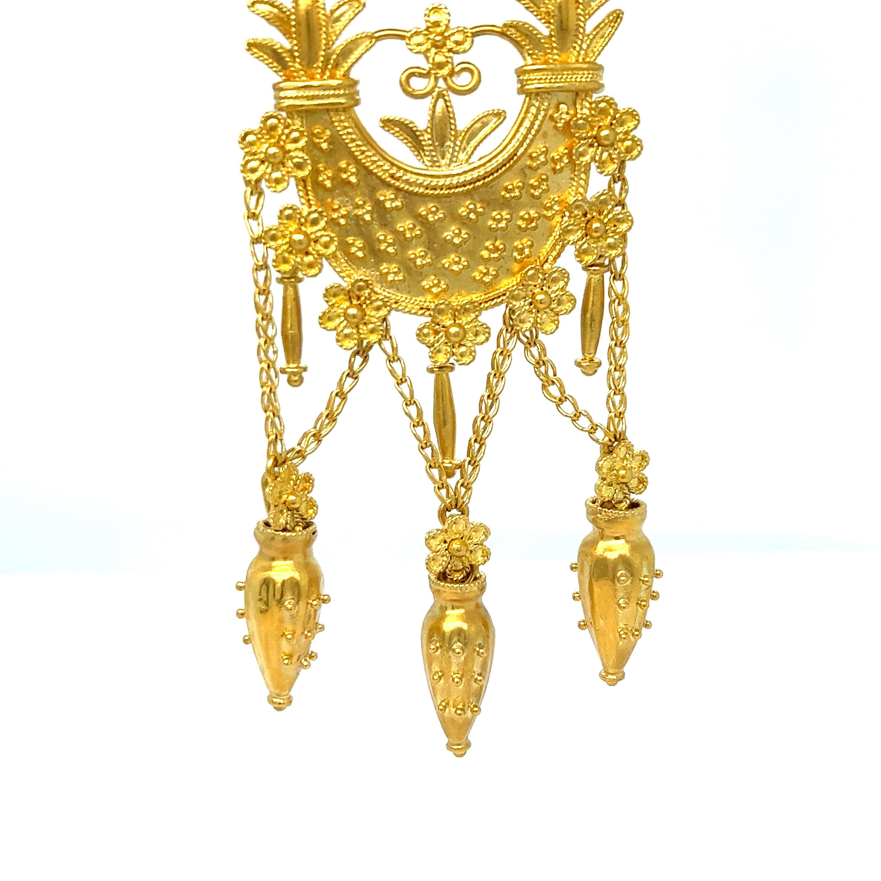 Gold Etruscan Revival Dangling Pendant Brooch In Excellent Condition For Sale In New York, NY