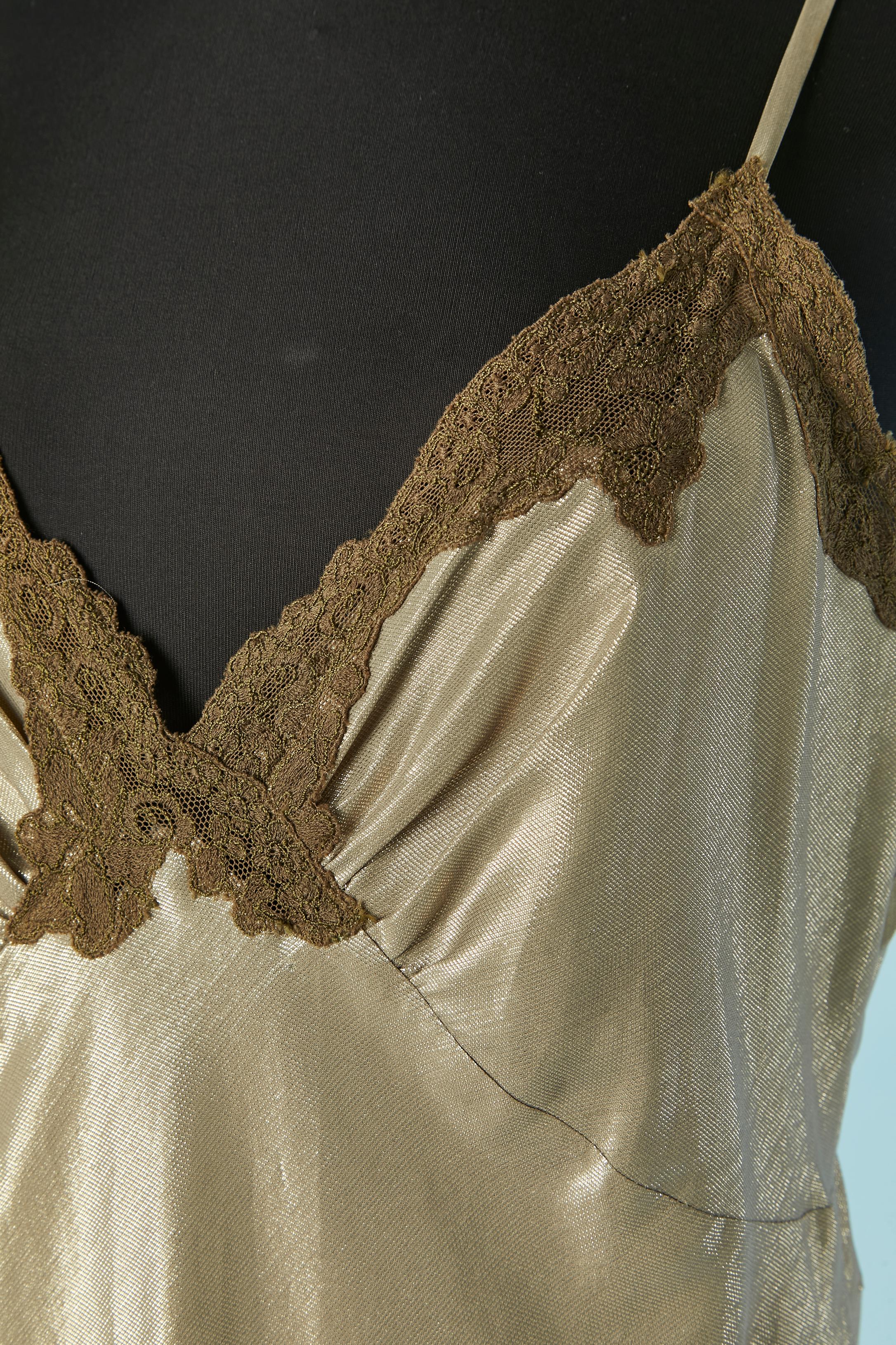 Goldseide (74%)  und Polyester ( 26%) Abendunterkleid mit Spitzenrand. 
GRÖSSE 42 (Fr) L 