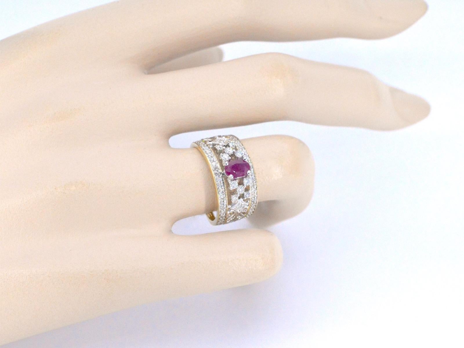 Contemporaneo Anello esclusivo in oro con diamanti e rubino in vendita