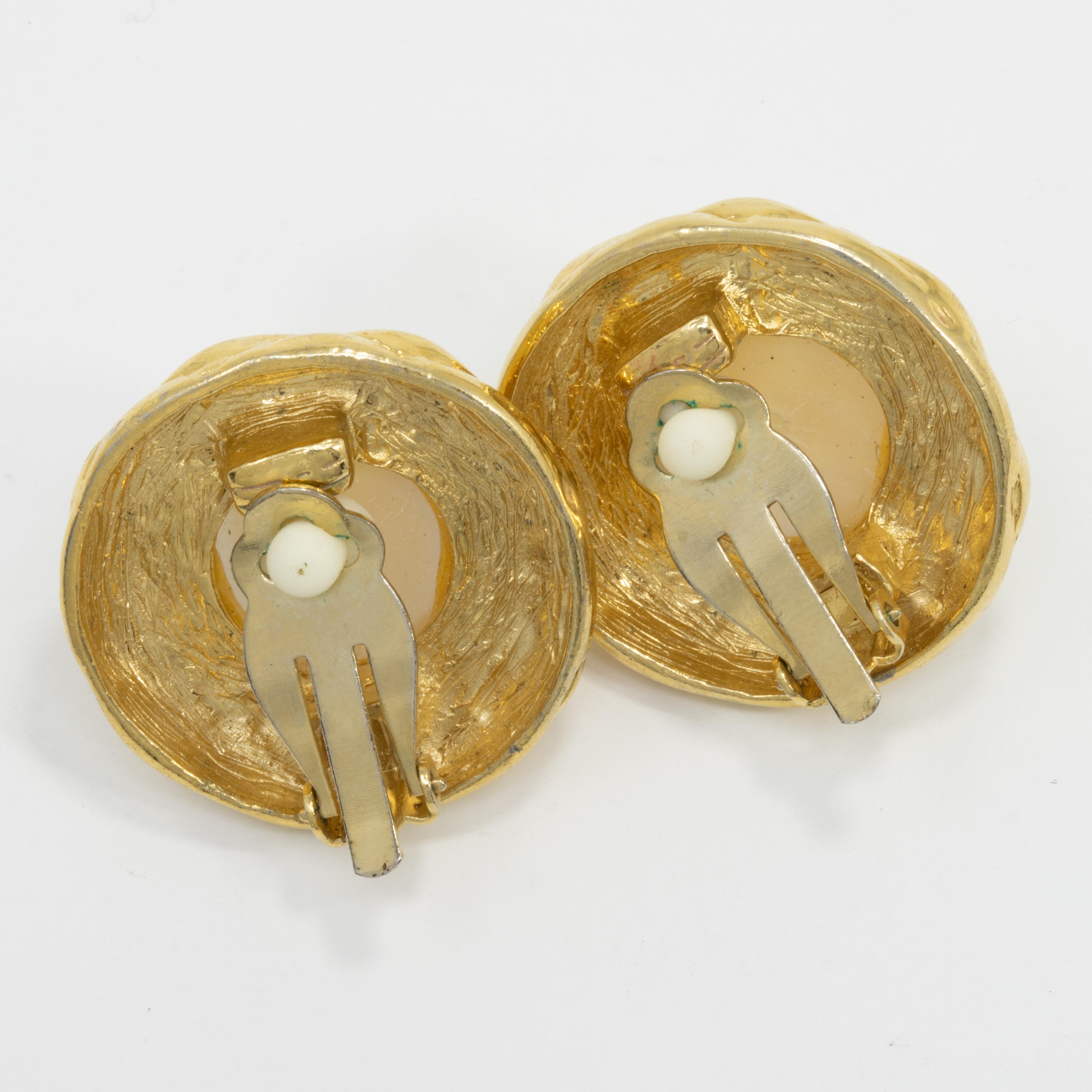 Luxurious earrings with a bold faux pearl centerpiece - a perfect touch of class!

Circa mid to late 1900s.

Gold-tone.

