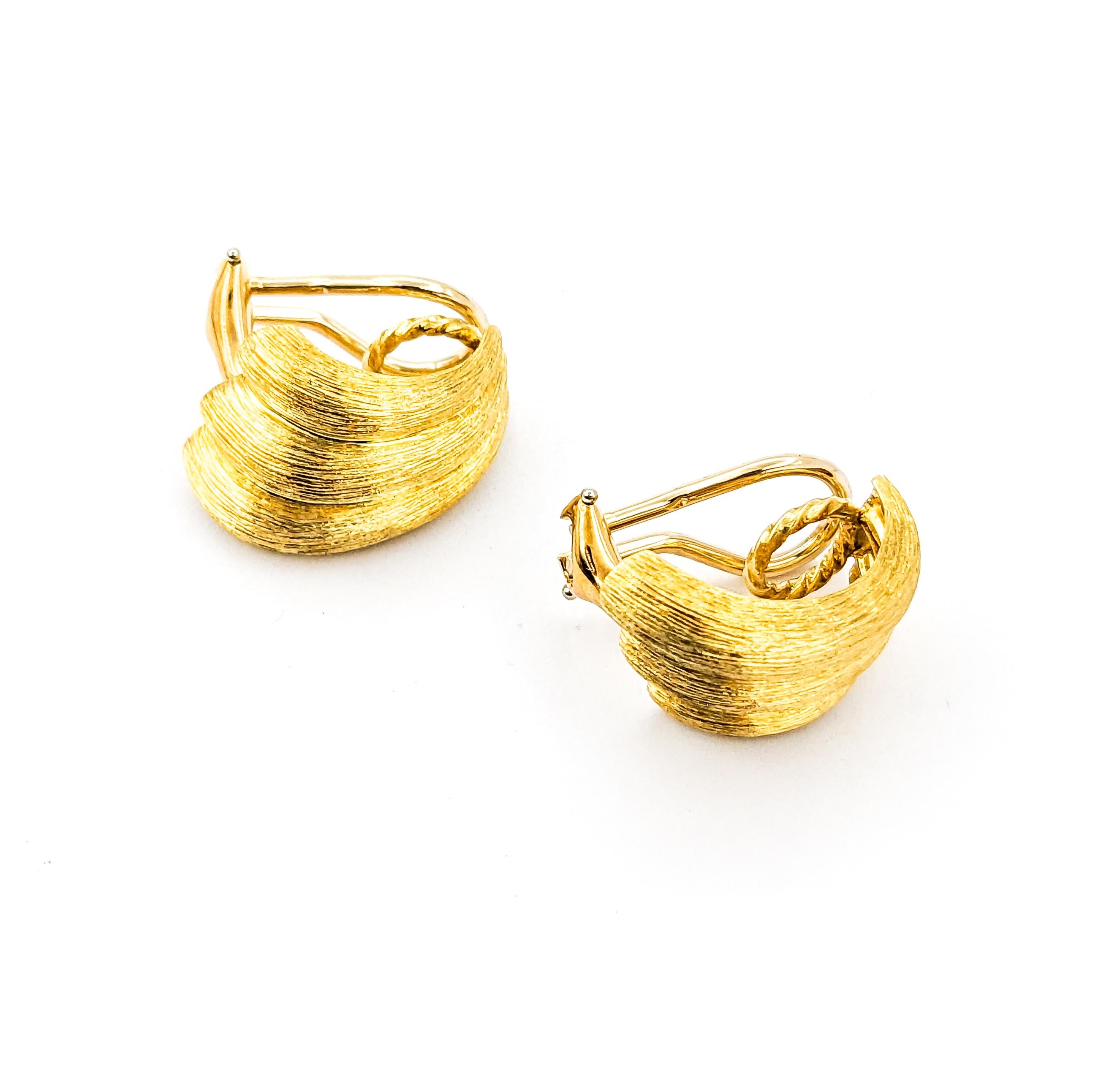 Women's Gold Fashion Clip-on Earrings In Yellow Gold For Sale