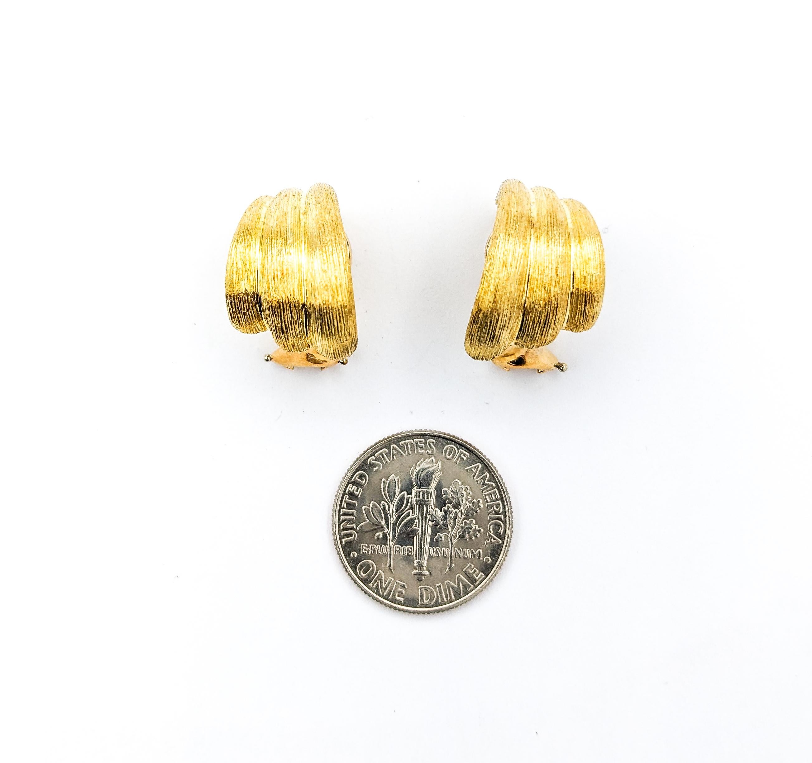 Gold Fashion Clip-on Earrings In Yellow Gold For Sale 1