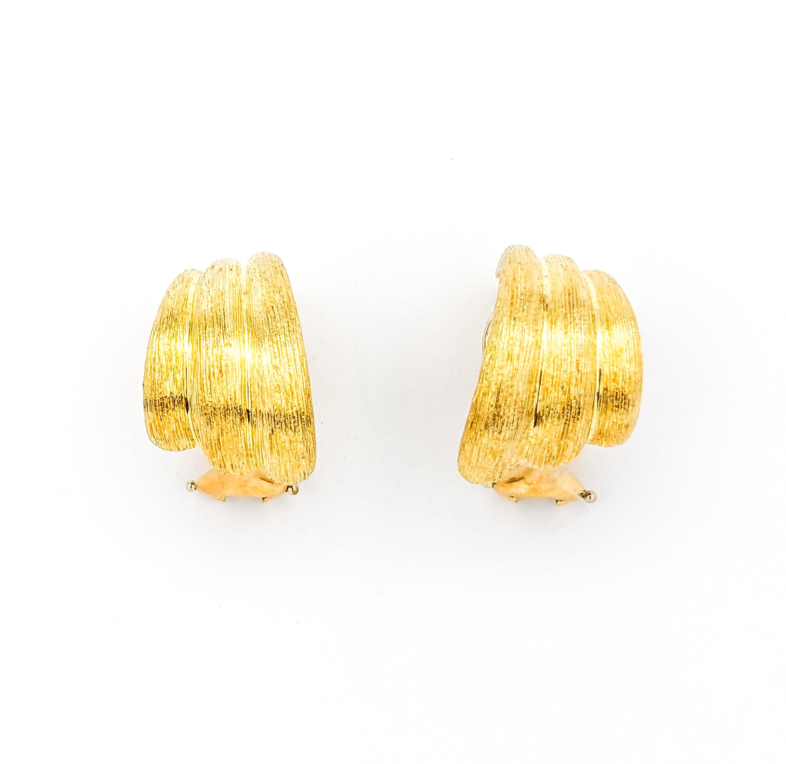 Gold Fashion Clip-on Earrings In Yellow Gold For Sale 3