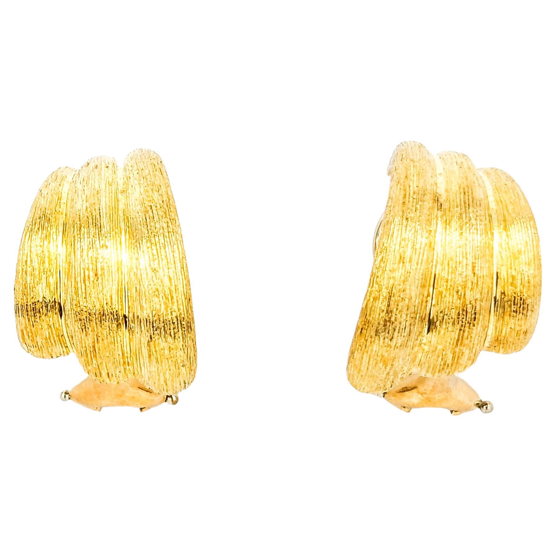 Gold Fashion Clip-on Earrings In Yellow Gold For Sale