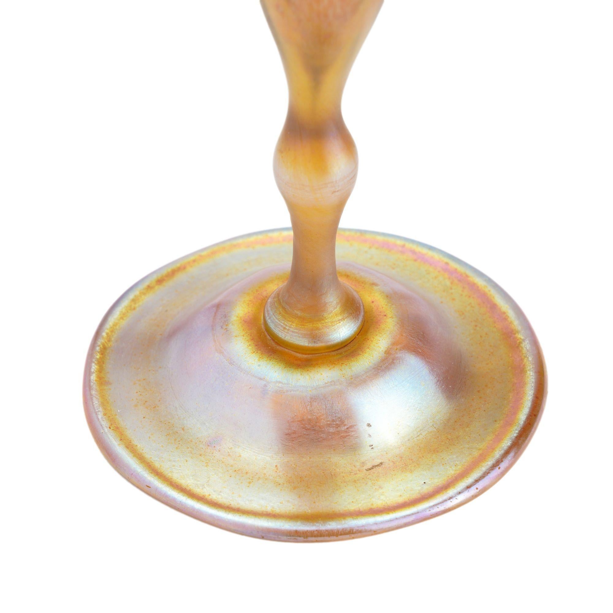 Vase trompette en favrile doré de Louis Comfort Tiffany, 1900 Excellent état - En vente à Kenilworth, IL