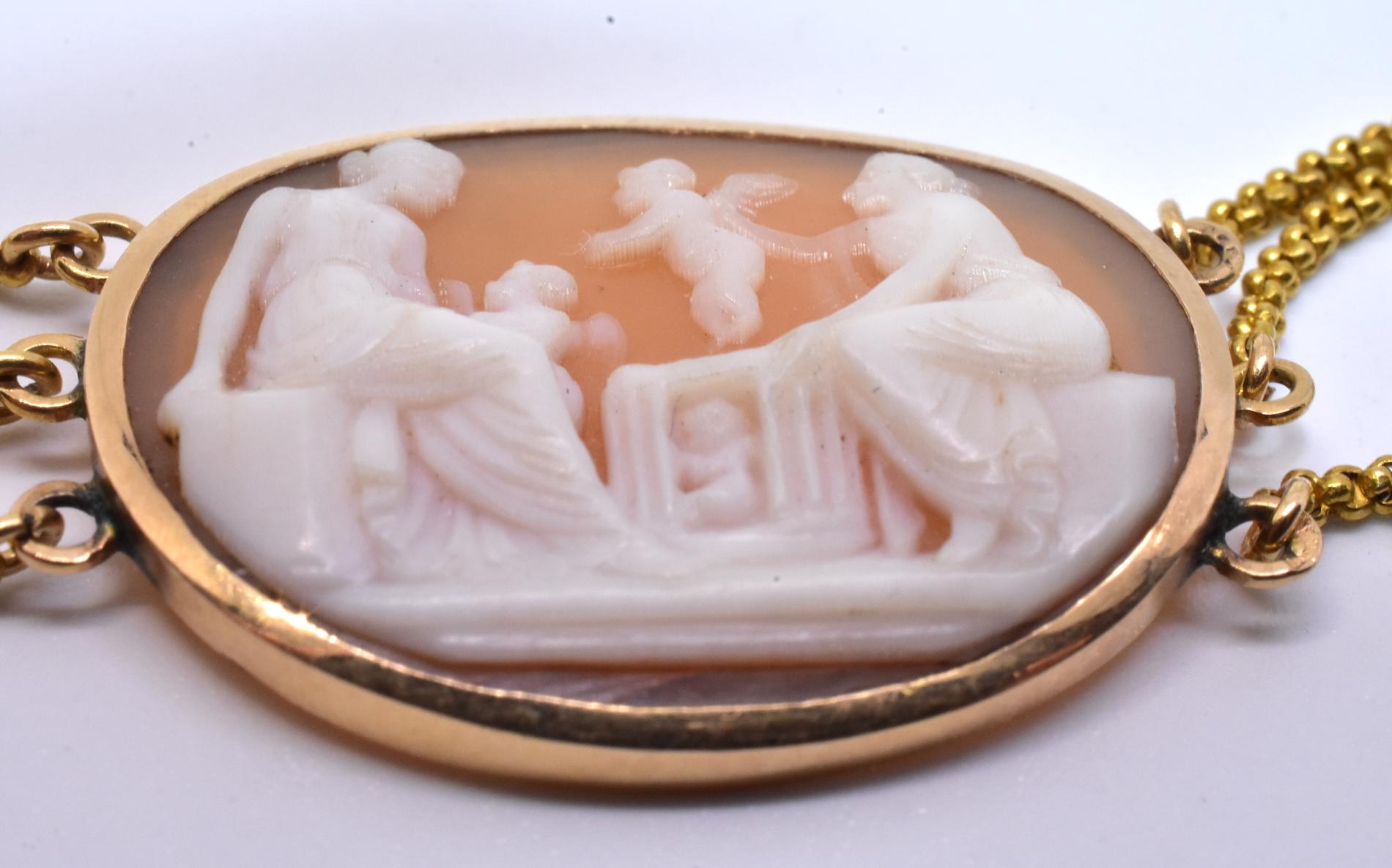 Shell Cameo Swag Necklace with Scenes of Cupid (Eros), circa 1820 2