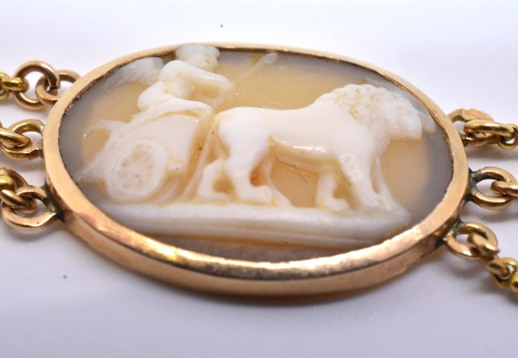 Classical Roman Shell Cameo Swag Necklace with Scenes of Cupid (Eros), circa 1820