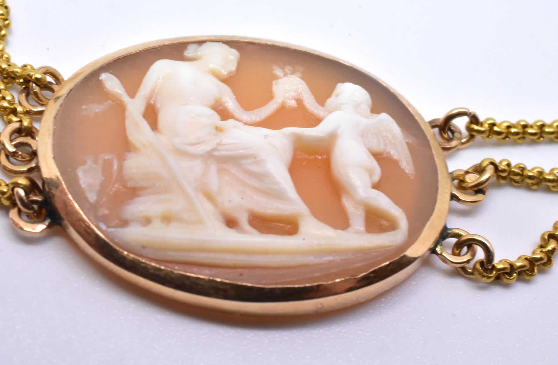 Shell Cameo Swag Necklace with Scenes of Cupid (Eros), circa 1820 1