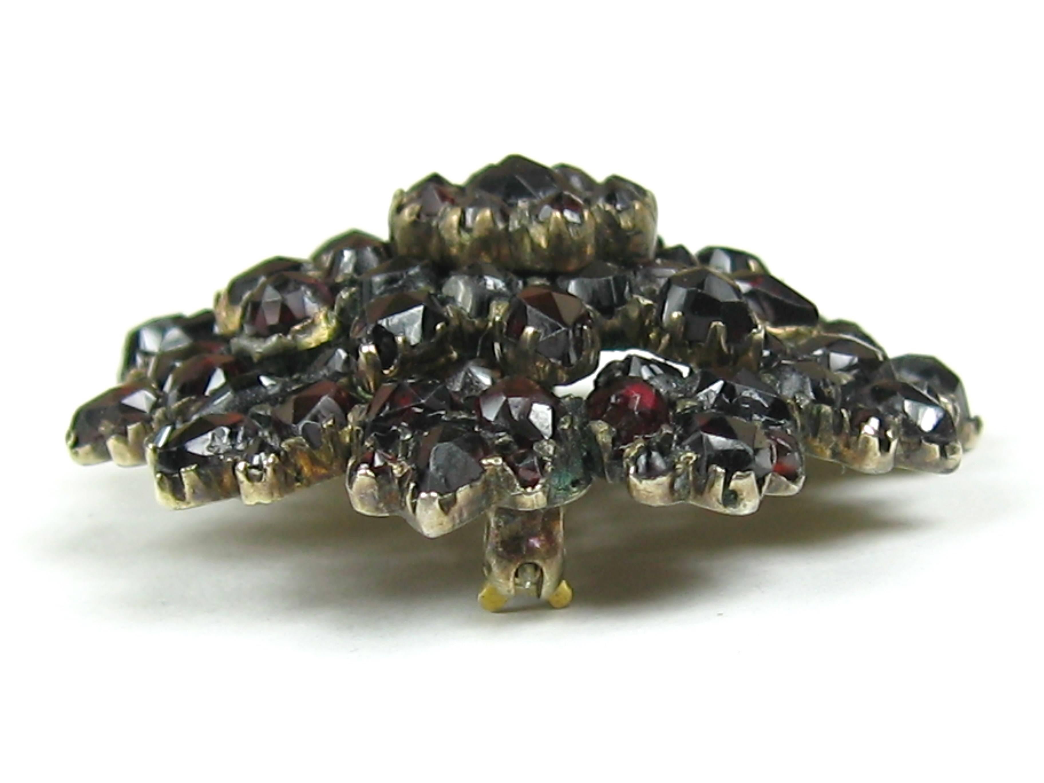 Gold Filled Blood Red Bohemian Garnet brooch Pin Antique 19th Century  In Good Condition For Sale In Wallkill, NY