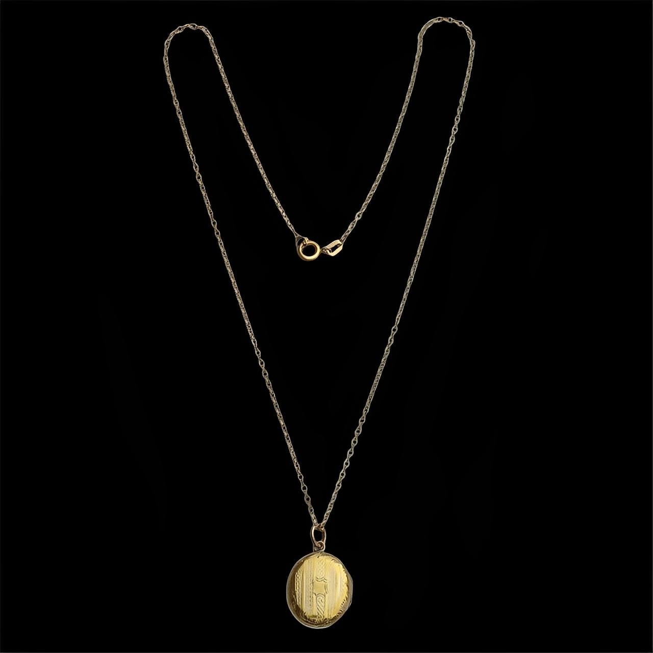 Collier à chaîne et médaillon ouvert en or circa 1920 en vente 4