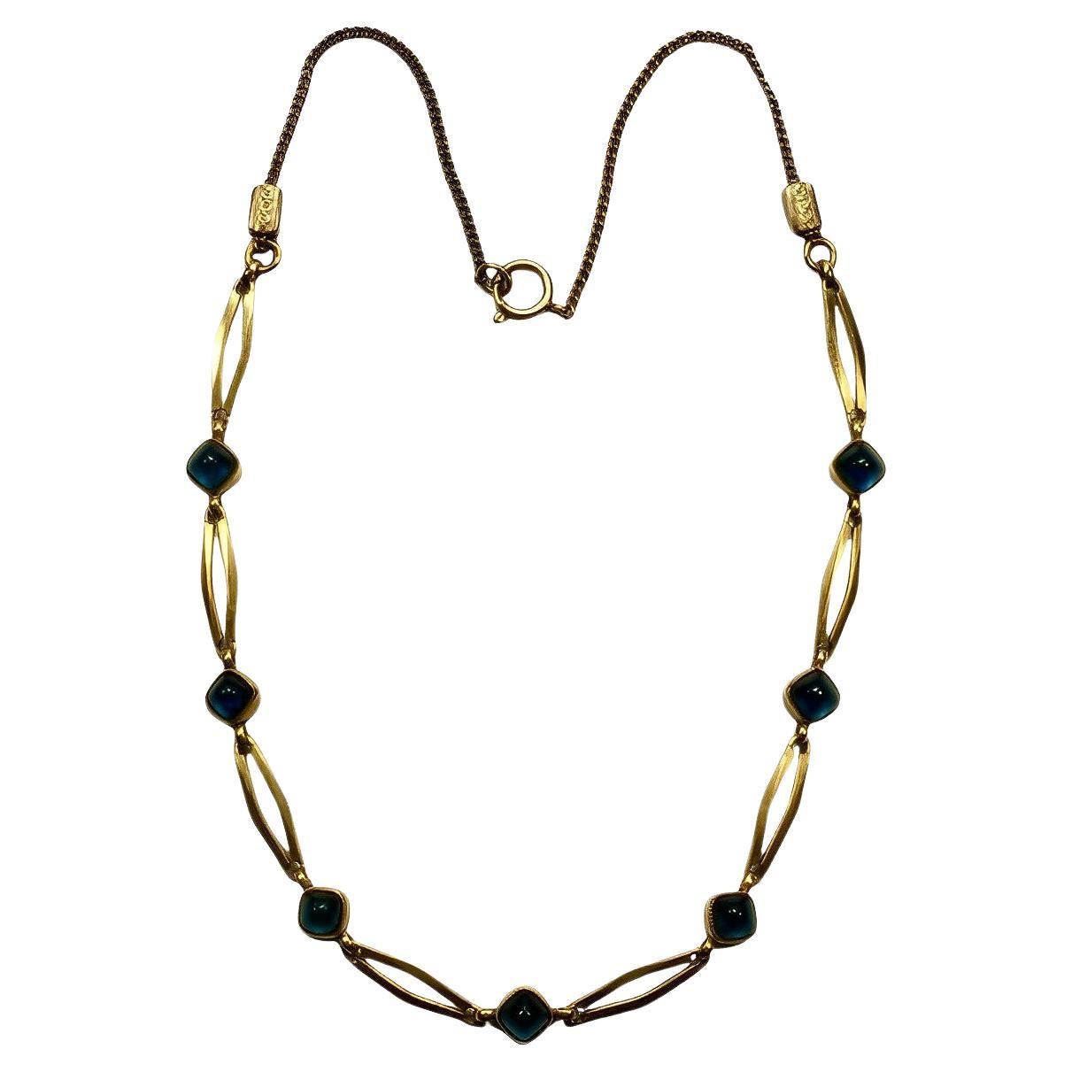 Collana a maglie in oro con pietre cabochon in vetro blu, circa 1940 in vendita