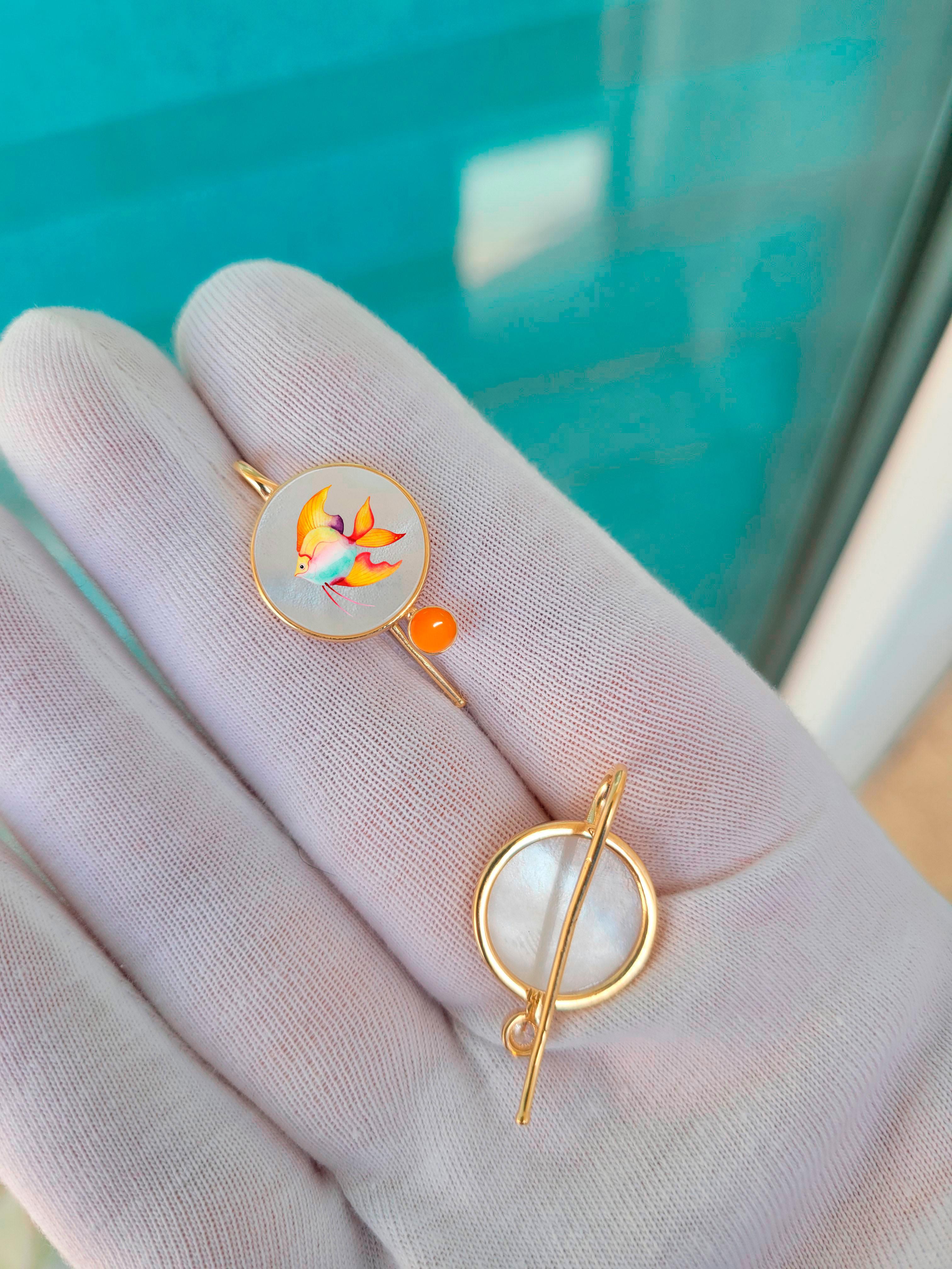 Round Cut Gold fish earrings with carnelian and Mother of pearl For Sale