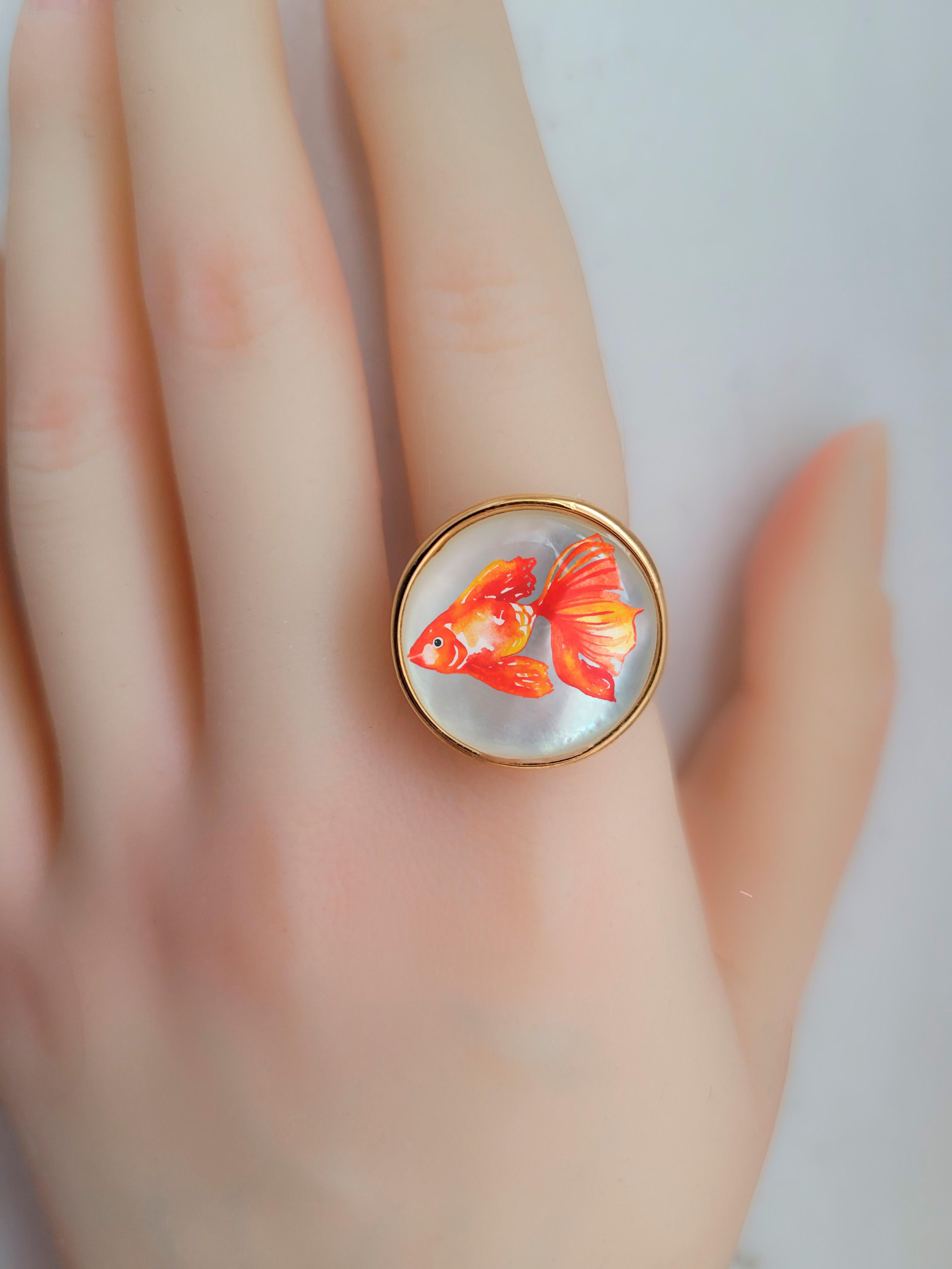 in vendita:  Anello con pesce d'oro dipinto con cammeo di madreperla, anello personalizzato 2