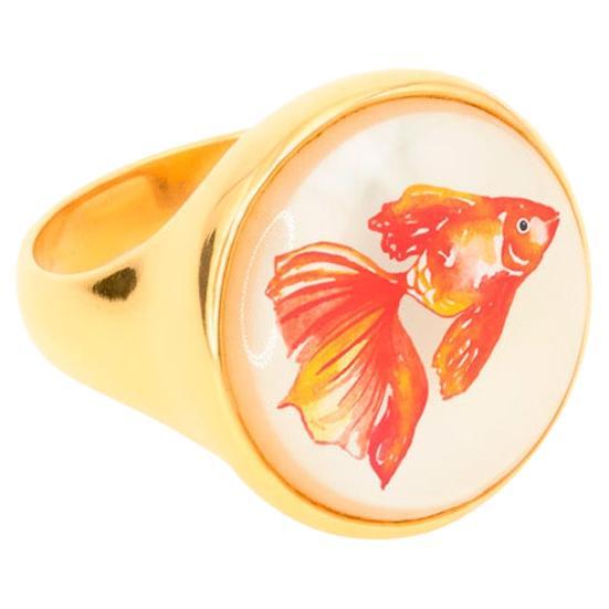 Anello con pesce d'oro dipinto con cammeo di madreperla, anello personalizzato
