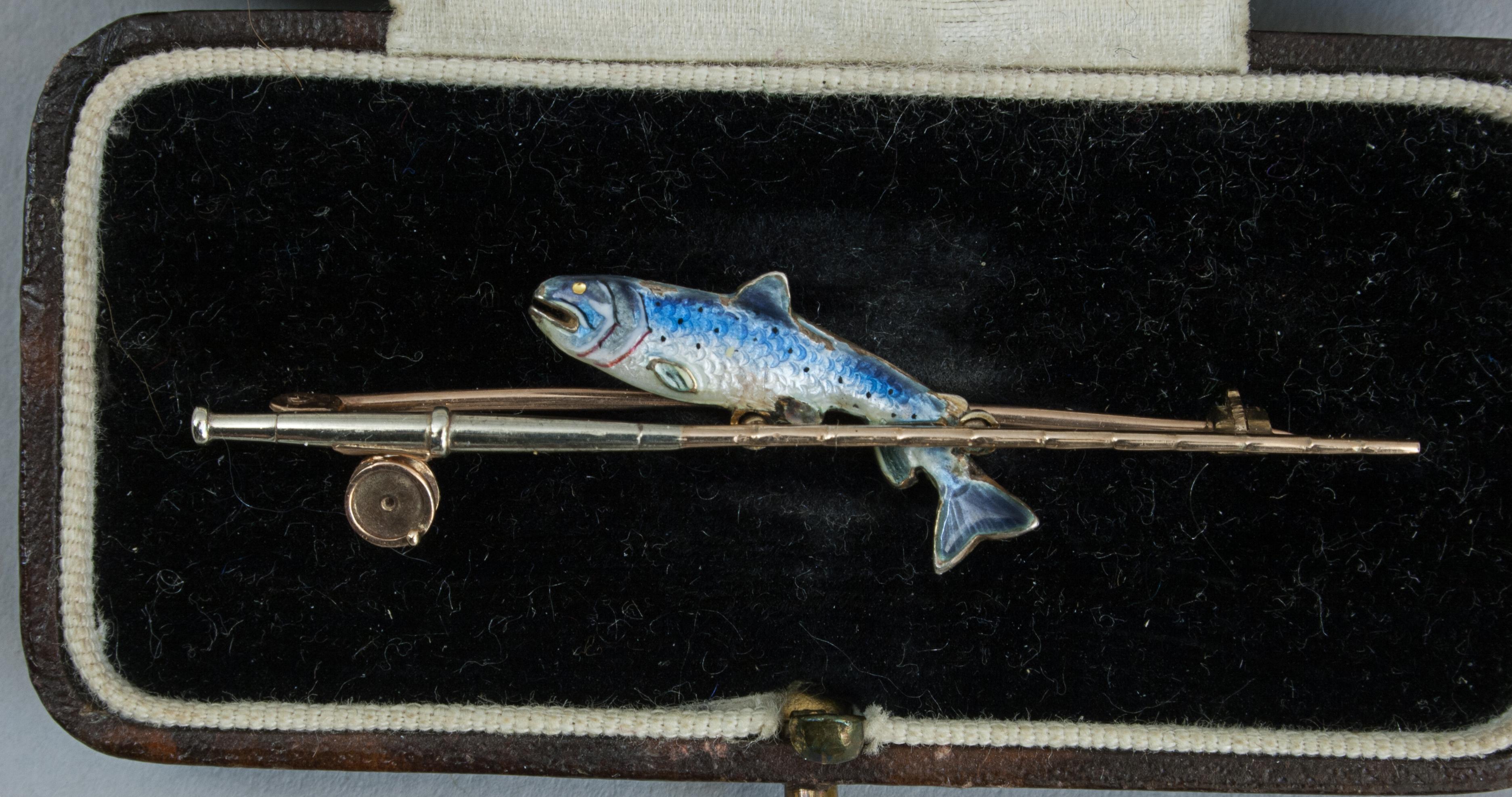 Broche de pêche or avec pantalon et tige en vente 7
