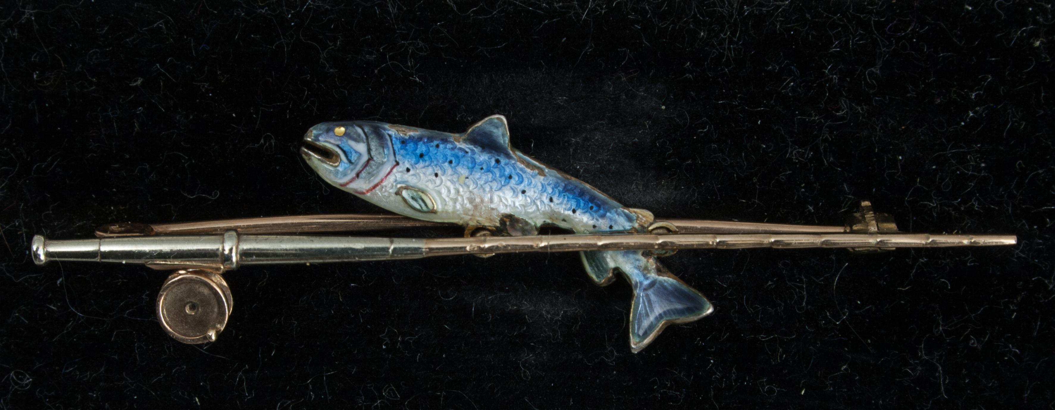 Broche de pêche or avec pantalon et tige en vente 8