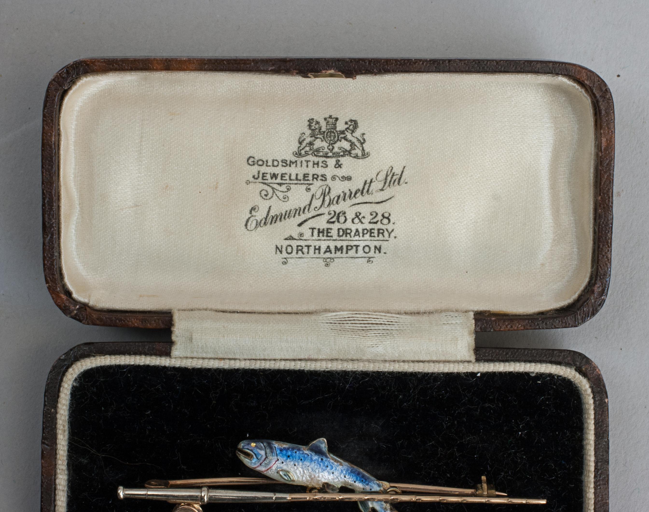 Broche de pêche or avec pantalon et tige Bon état - En vente à Oxfordshire, GB