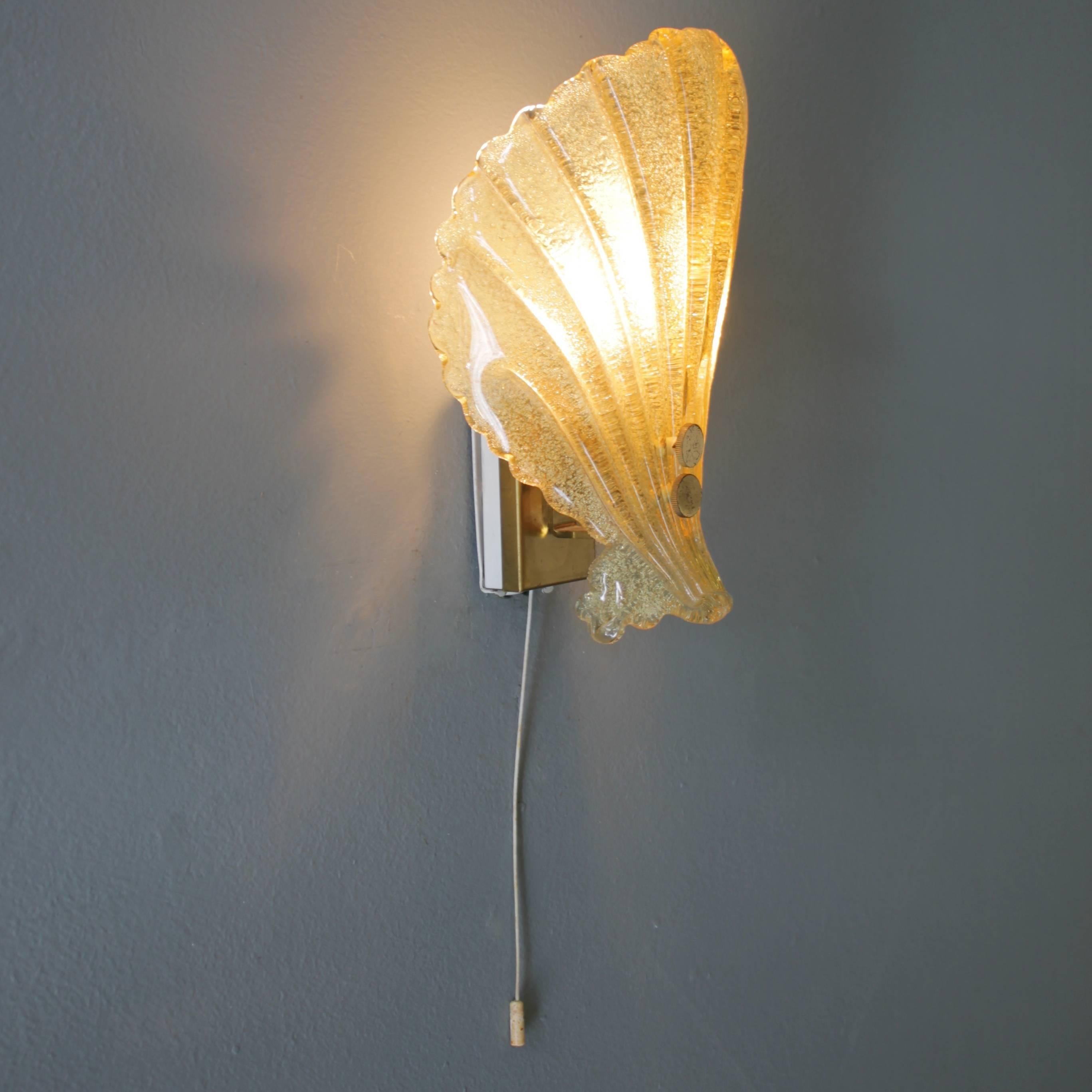 Mid-20th Century Gold Fleck Sconce in the Manner of Barovier e Toso