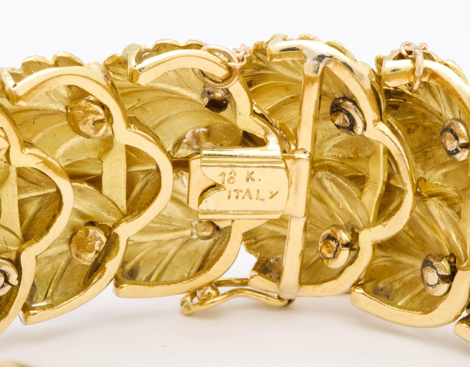 Gold Flexible Leaf Bracelet In New Condition In New York, NY