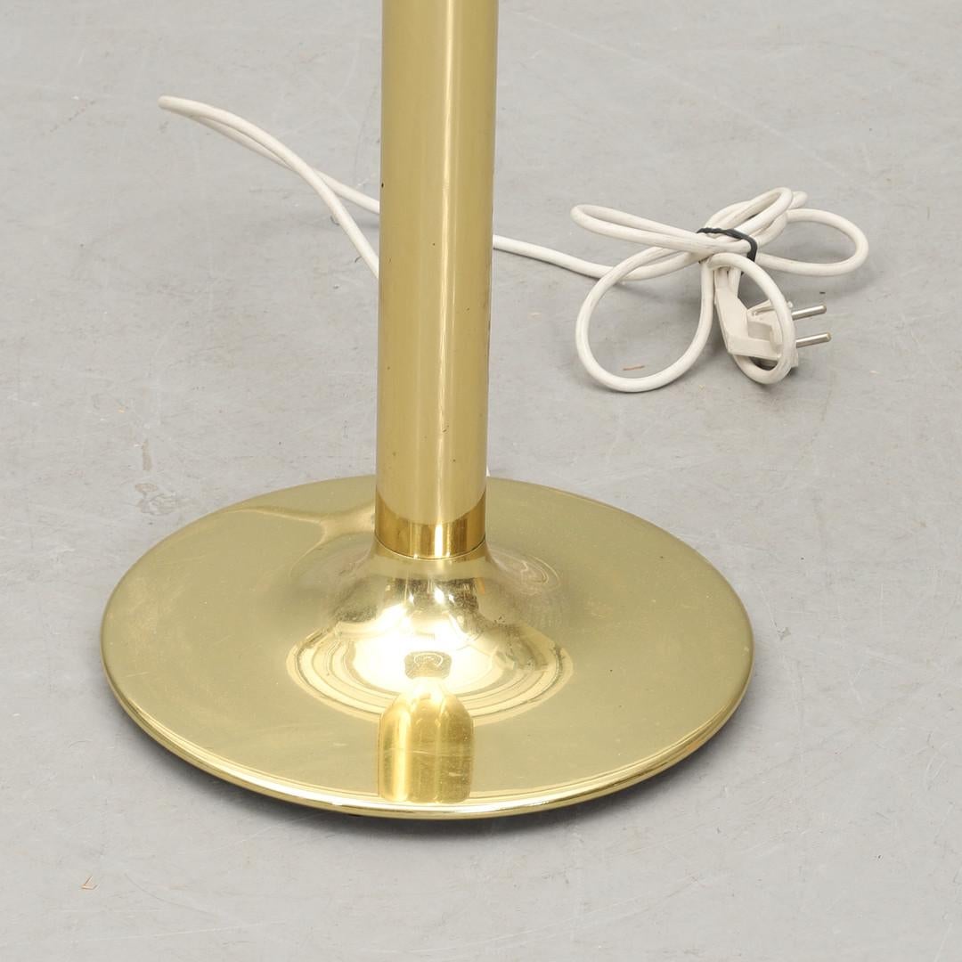 Bumling floor lamp designed 1968 by Anders Pehrson for Ateljé Lyktan. Aluminum base with a middle rod fitted with one E27 socket. The whole lamp is gold-plated with a  plastic grid. Used original condition. 