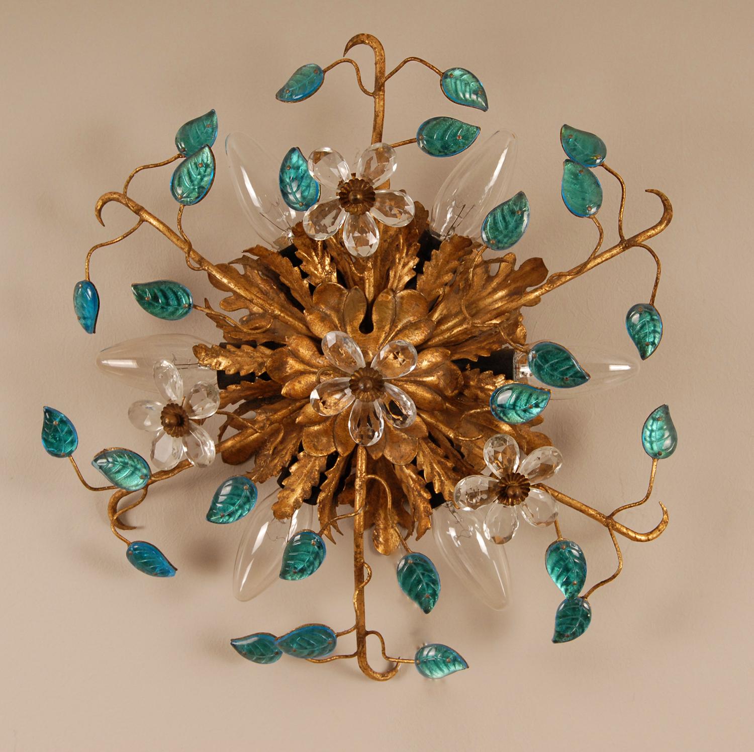 Florentiner ceiling fixture or wall lamp
Distressed gilt cast iron frame with Venice Murano Turquoise glass leafs and Bohemian clear crystal flowers
Origin Italy Florence 1970 - 1979
To be dated 20th century
Attributed to Banci Firenze, known