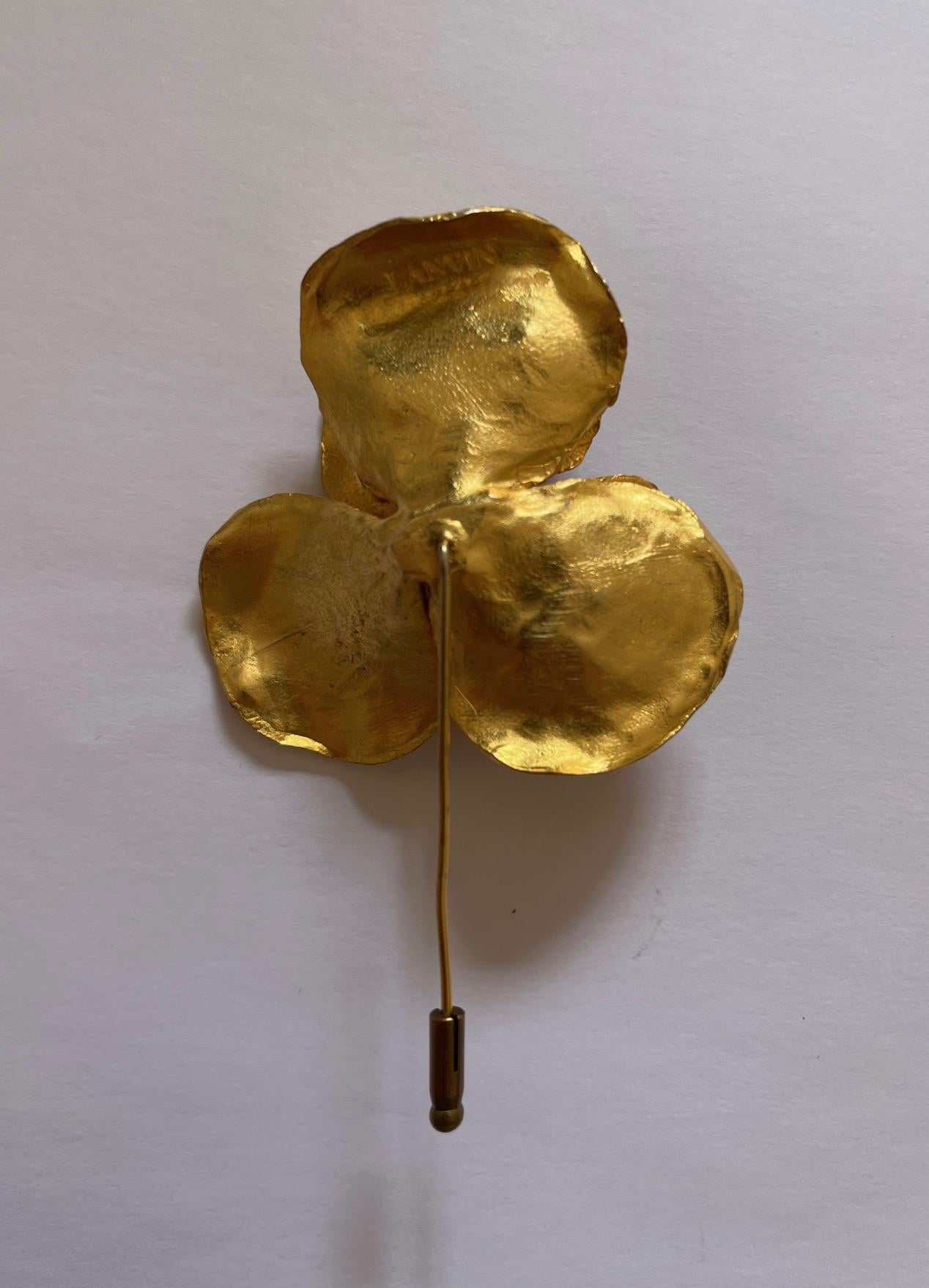 Gold Flower Brooch by Lanvin In Excellent Condition For Sale In PARIS, FR