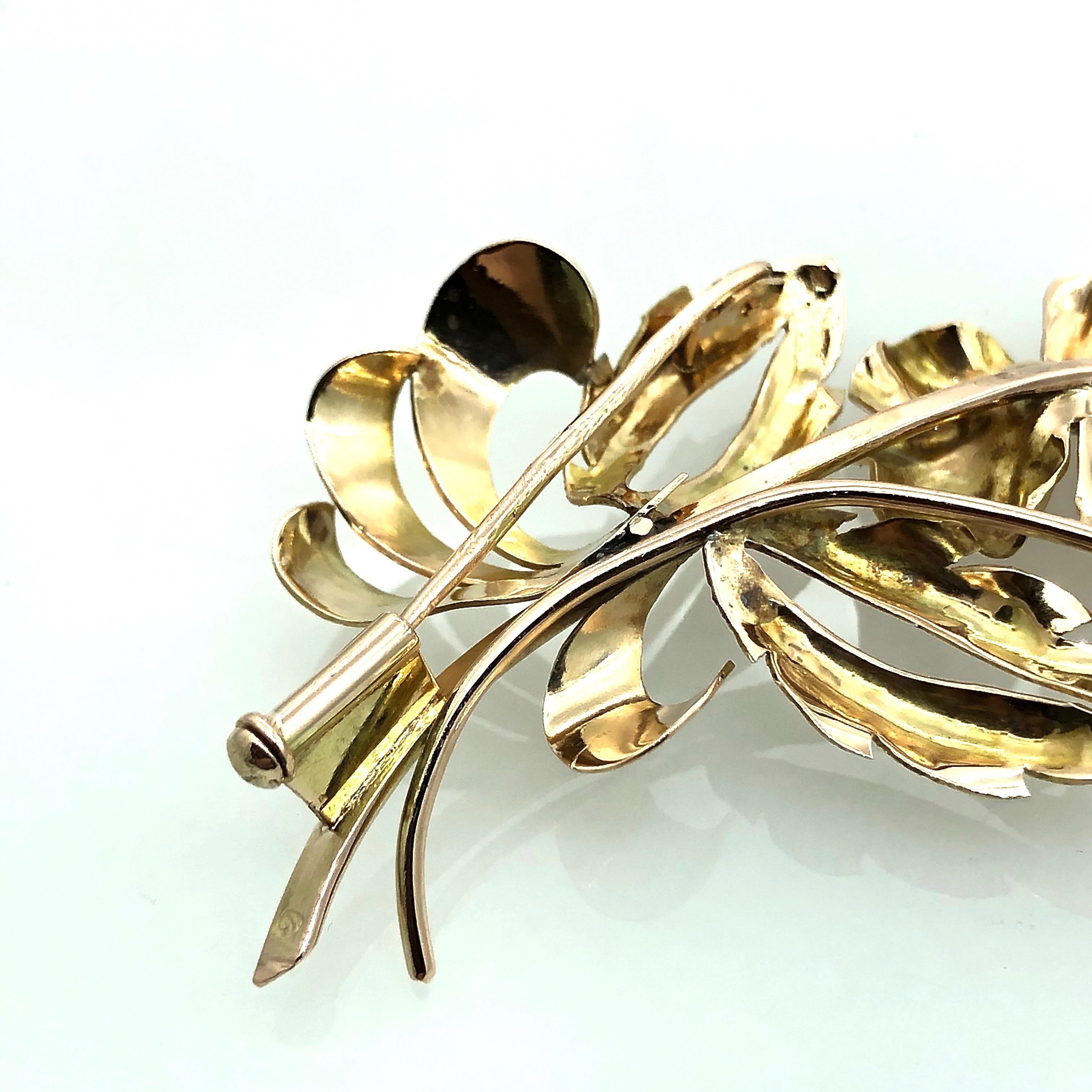 Gold Flower Brooch in Tiffany Style In Excellent Condition For Sale In MELBOURNE, VIC