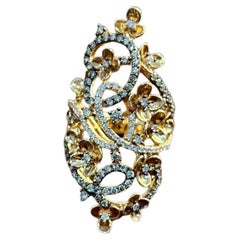 Anillo completo de oro con diseño floral en bucle de diamantes blancos y marrones
