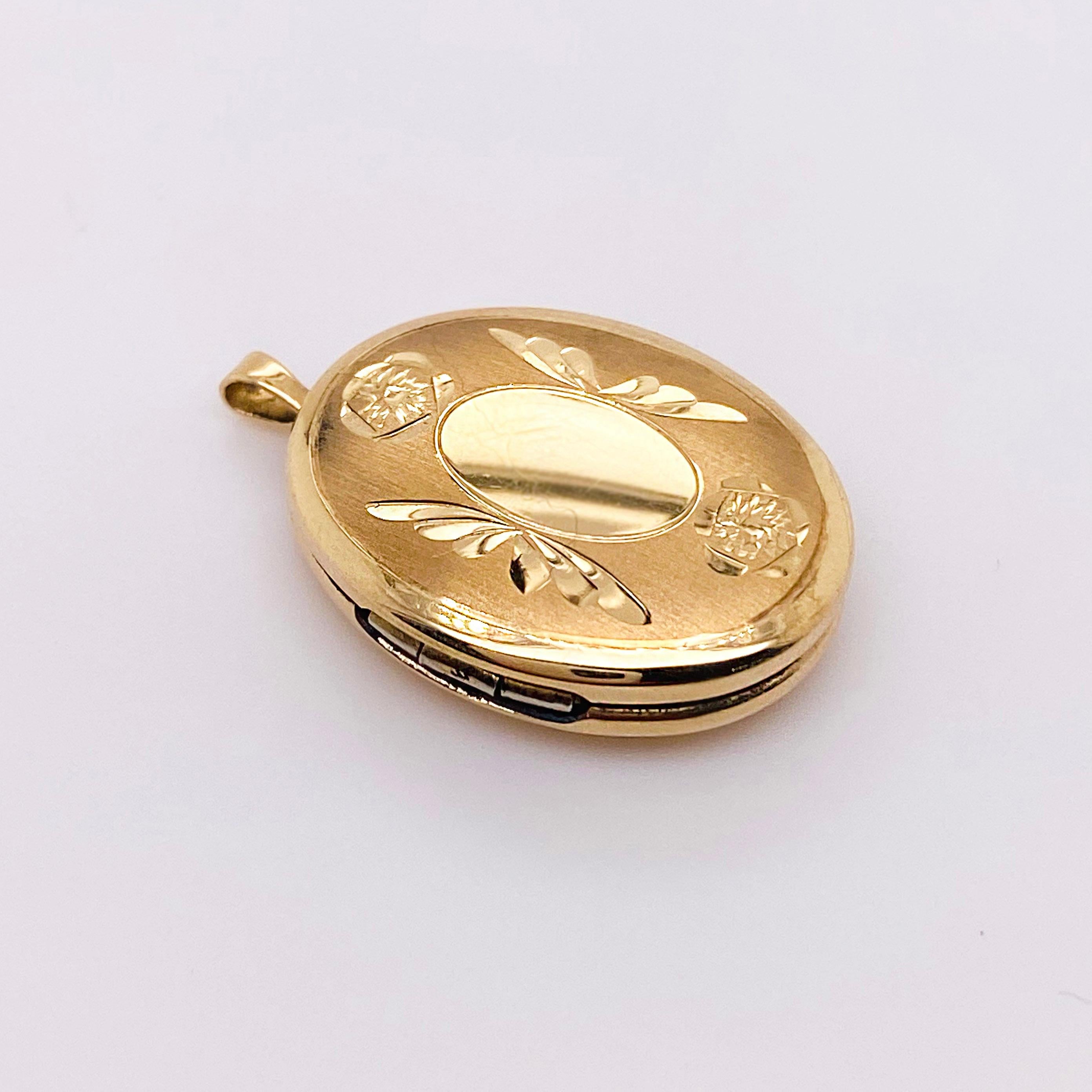 Gold Blumen-Medaillon, Vintage inspirierte 14K Gold florale Flügel oval gravierte Halskette Damen im Angebot