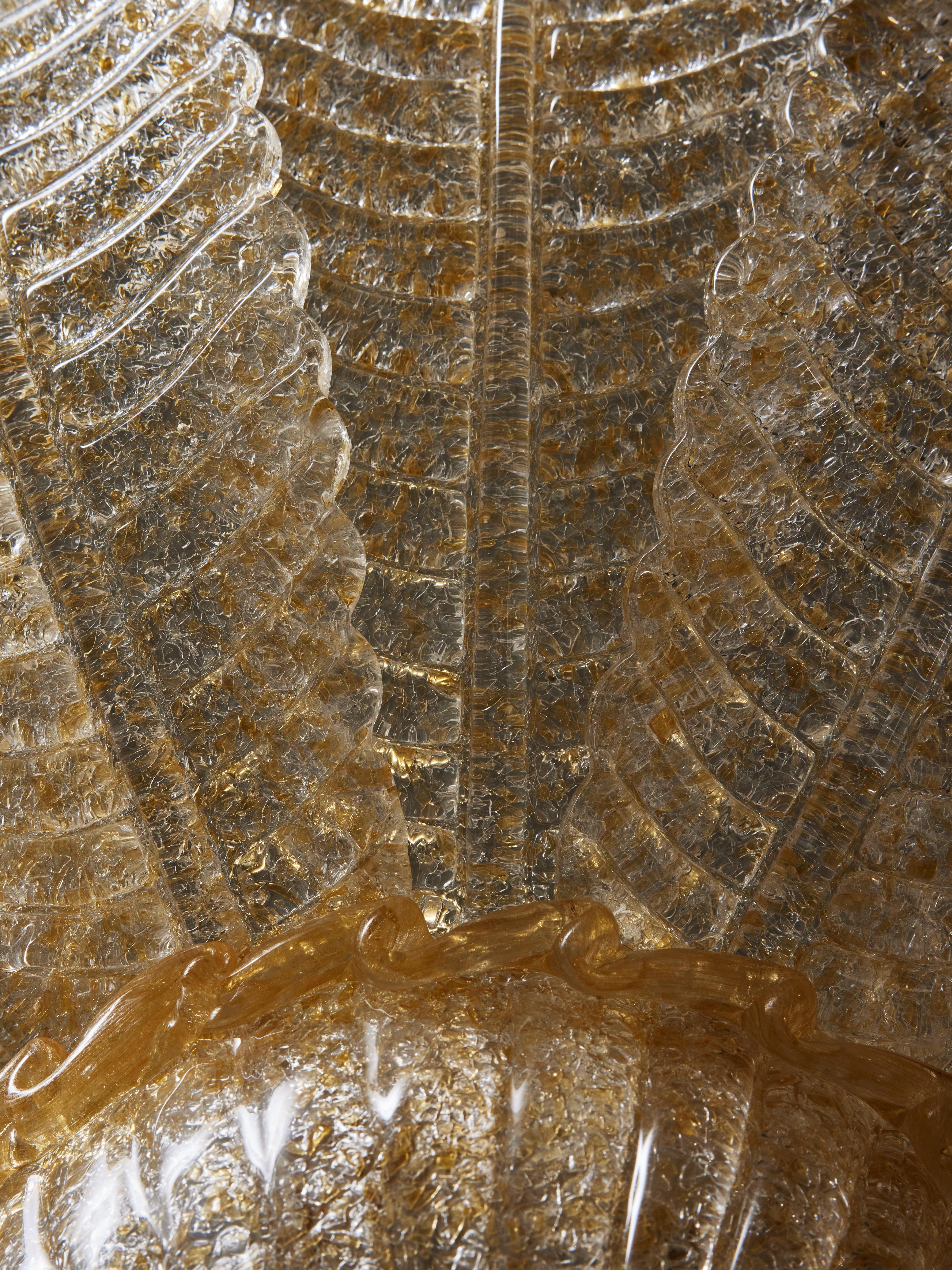 XXI secolo e contemporaneo Lampadario in vetro di Murano con fiori d'oro in vendita