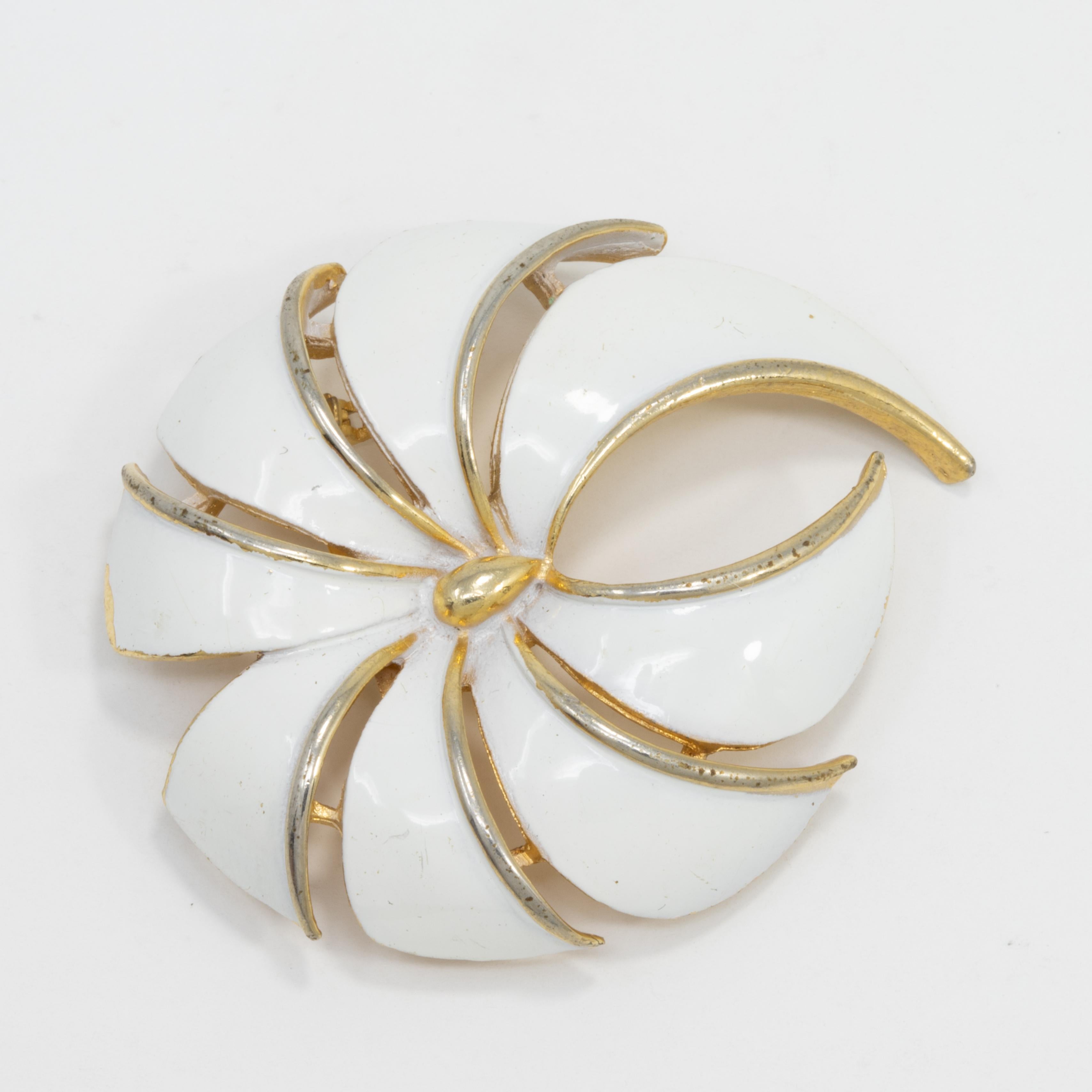 Retro Gold Flower Pin Brooch, White Enamel, Mid to Late 1900s For Sale