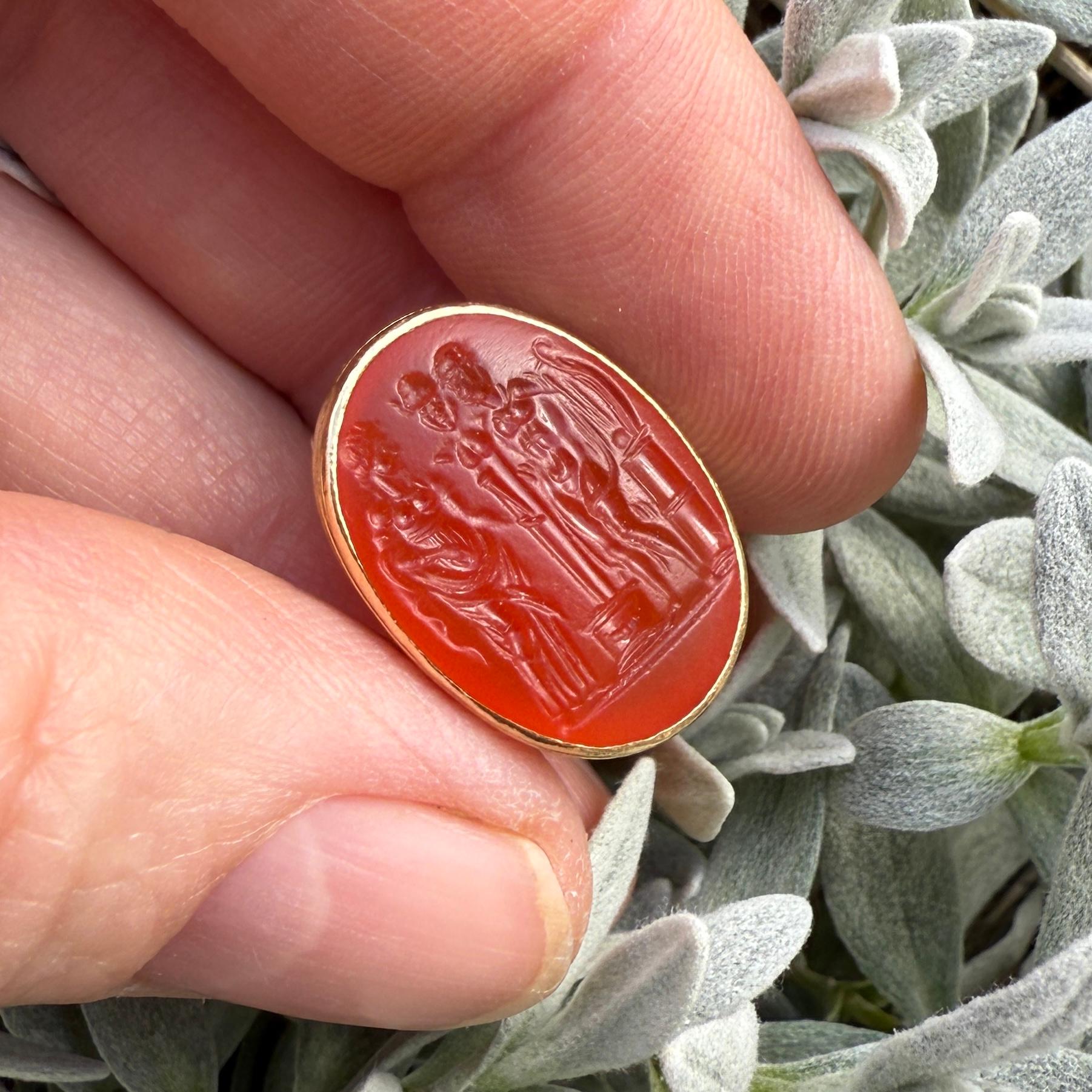 Sigillo in oro con incisione rinascimentale di erma, figure e altare con lira. in vendita 6