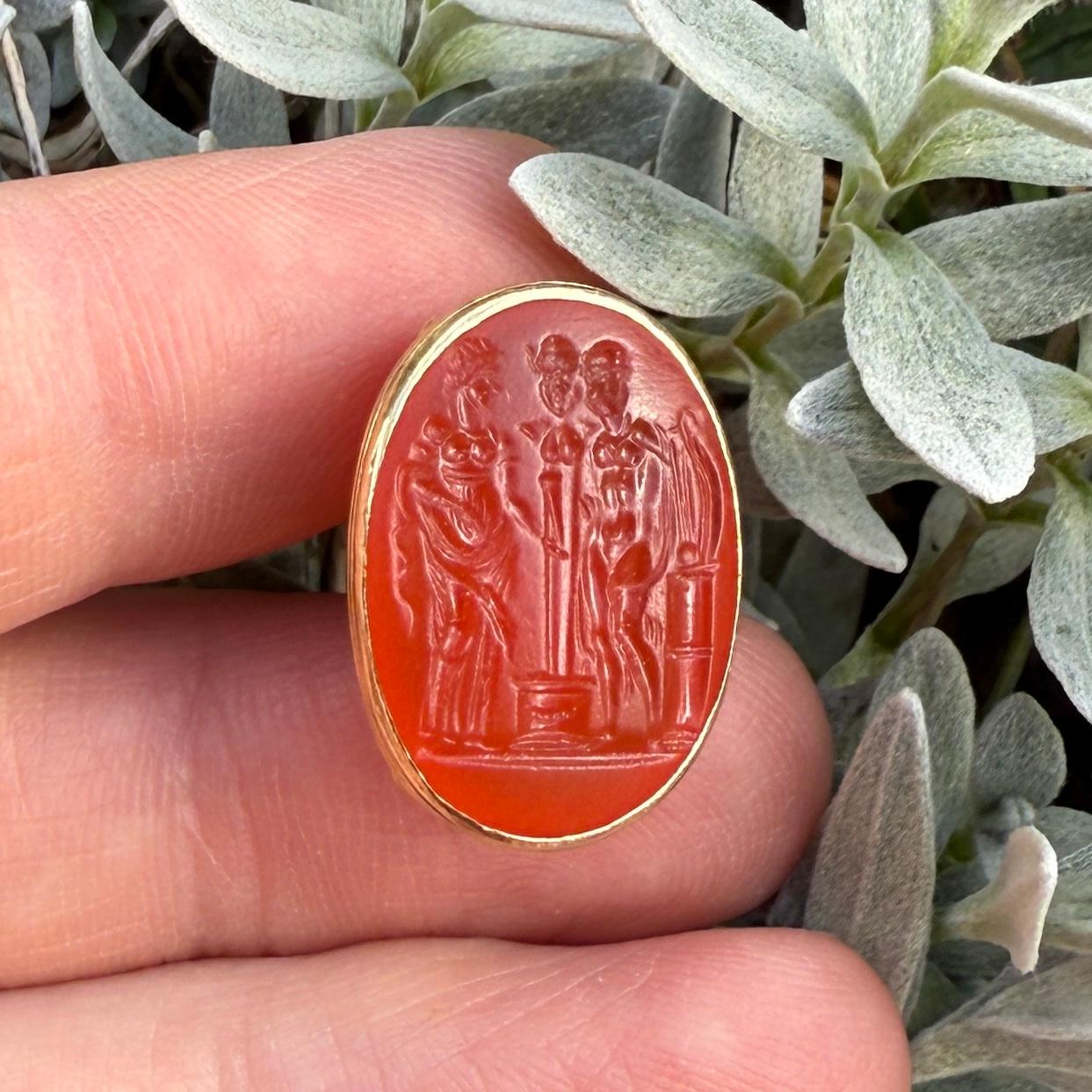 Sigillo in oro con incisione rinascimentale di erma, figure e altare con lira. in vendita 5