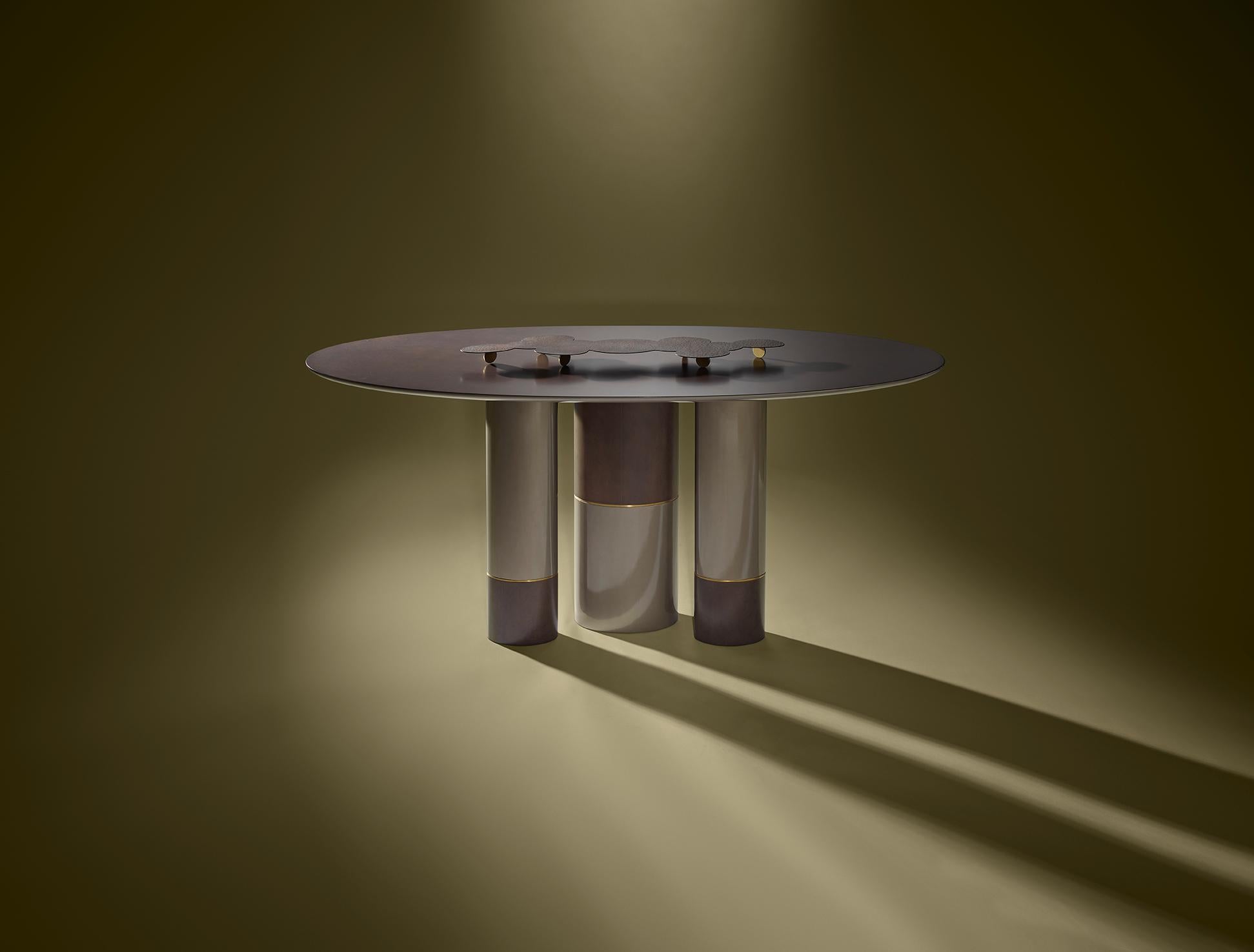Dining table with lacquered top and with metal detail.

Bespoke / Customizable
Identical shapes with different sizes and finishings.
All RAL colors available. (Mate / Half Gloss / Gloss)

 